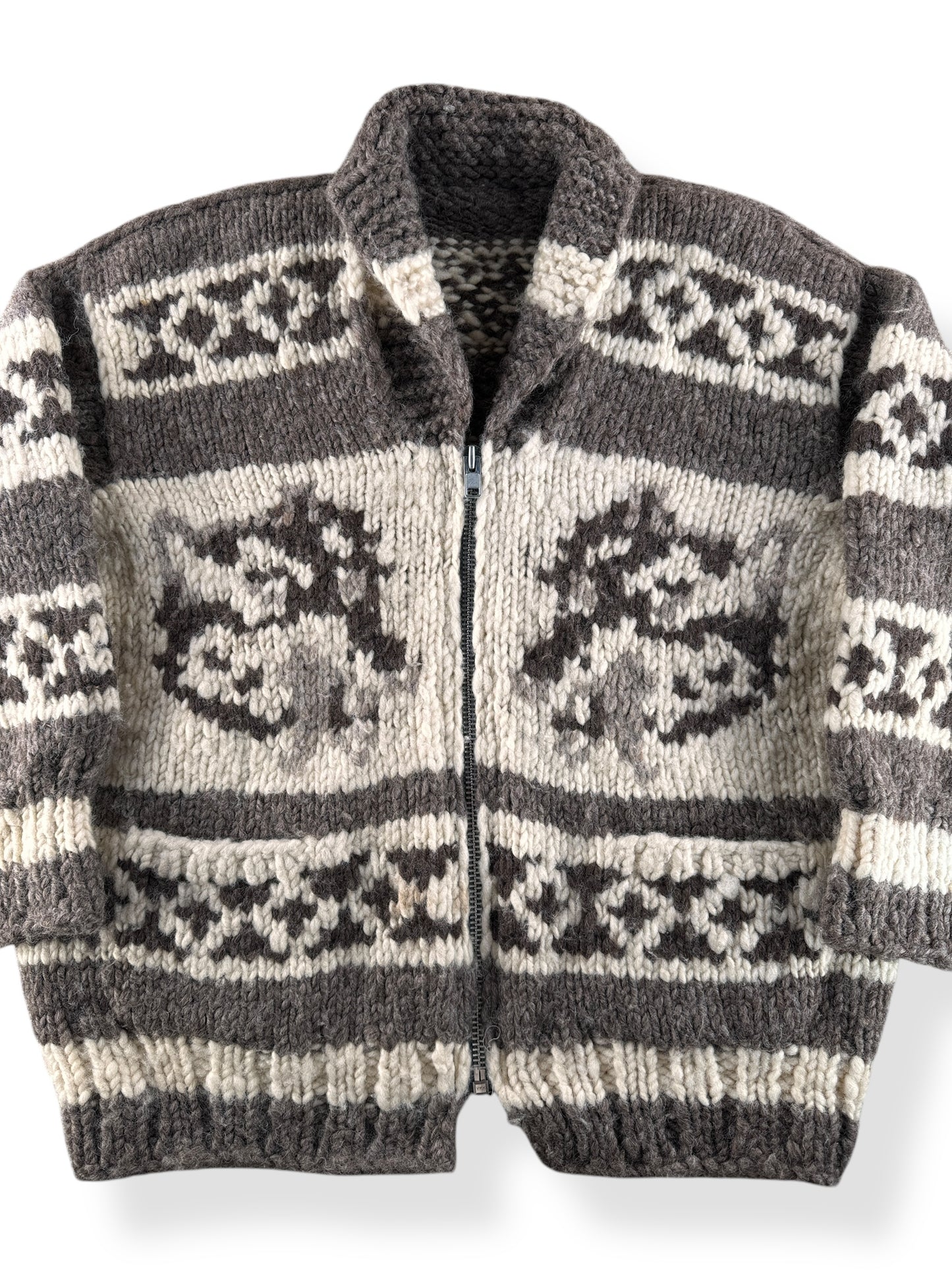 Front Close Up of Vintage Wolf Cowichan SZ XL