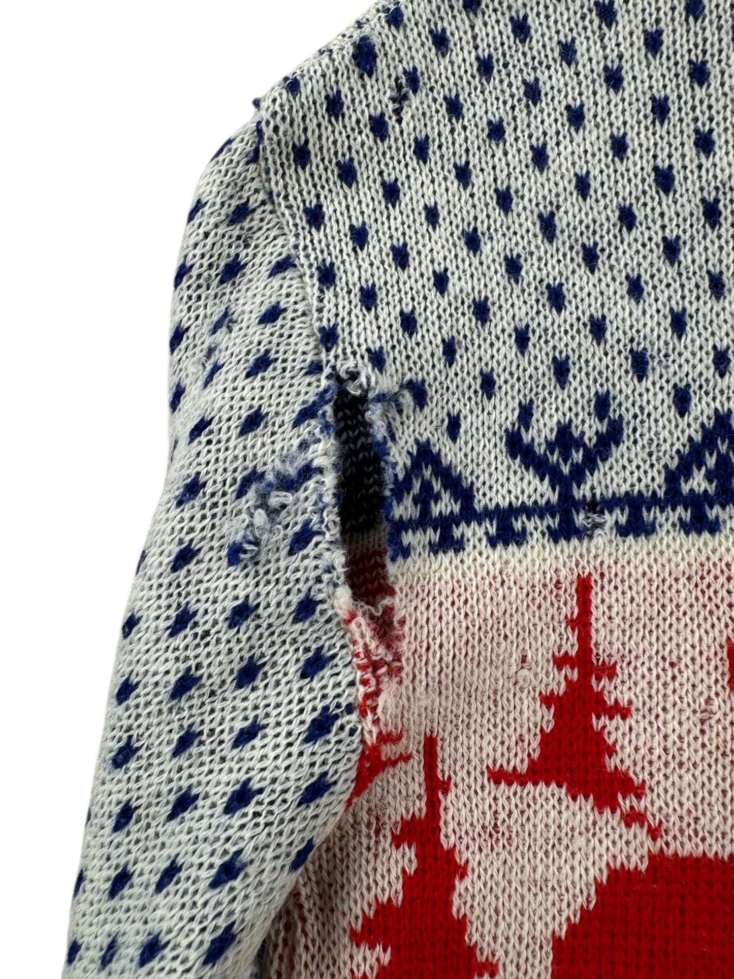 Hole on Vintage 40’s Deer Novelty Wool Sweater SZ S