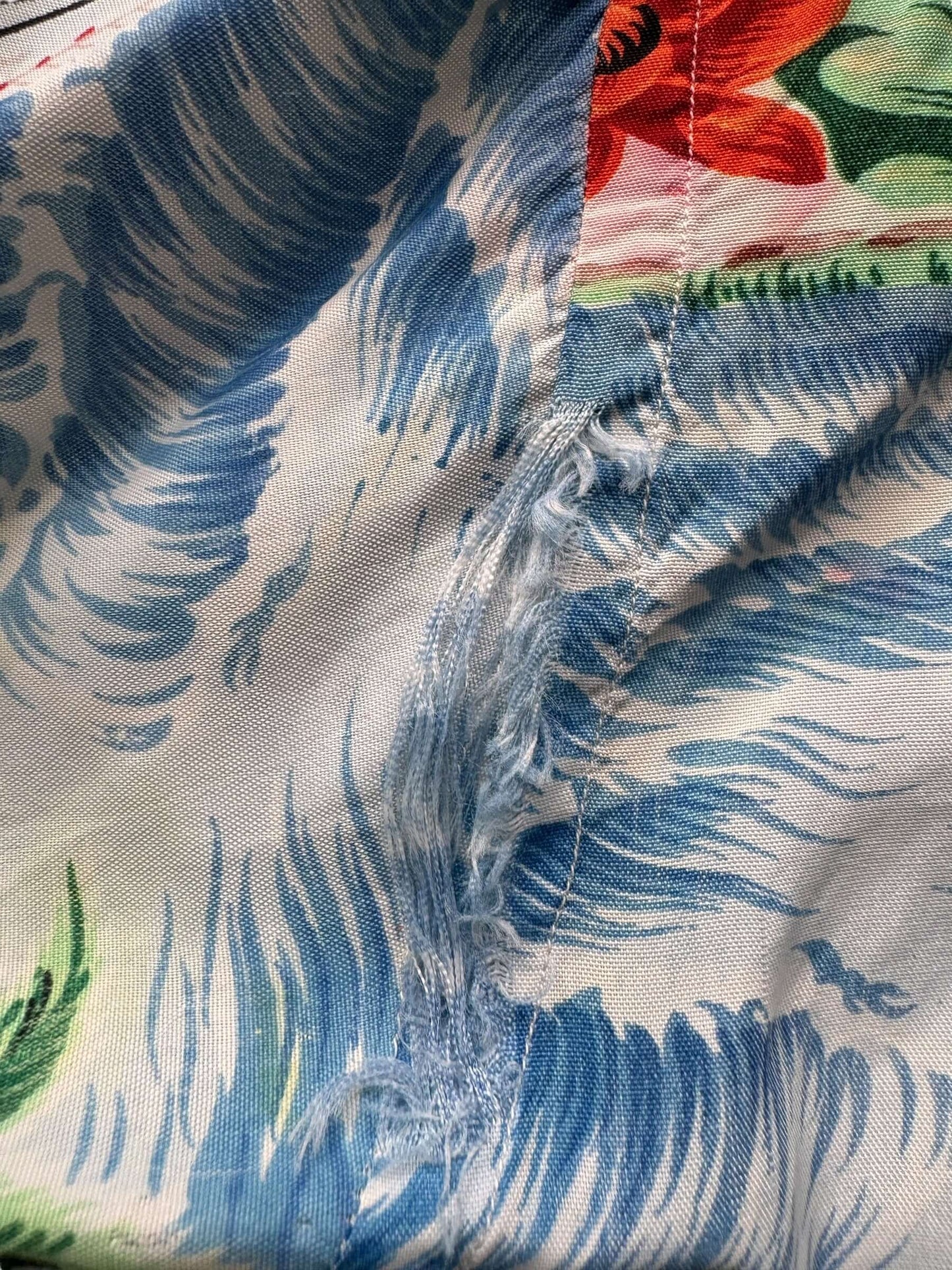 Fraying on Vintage Tropical Aloha SZ L AS IS