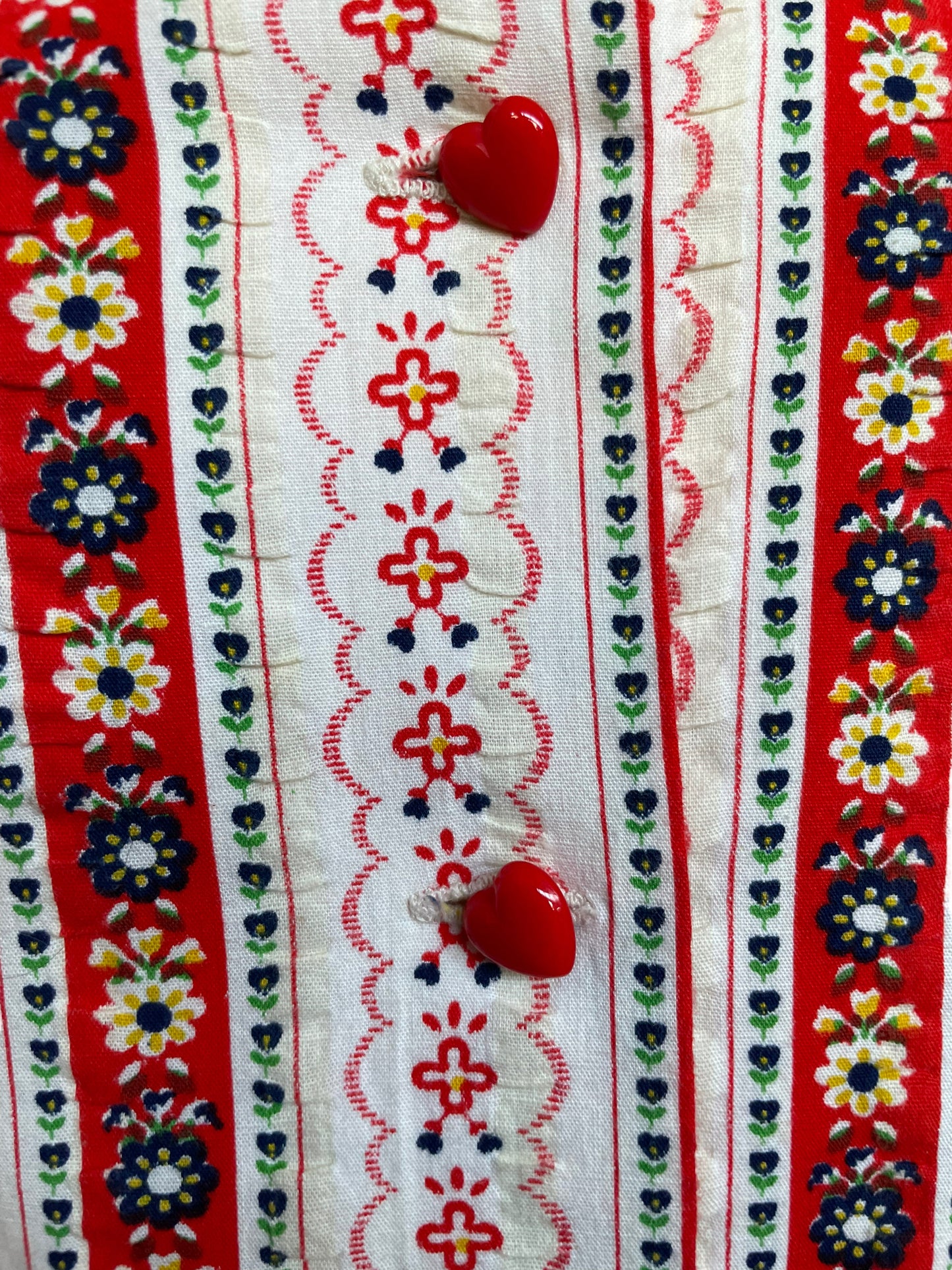Close up of buttons Vintage 1970s Handmade Seersucker Button Up | Barn Owl True Vintage | Seattle Ladies Vintage Shirts
