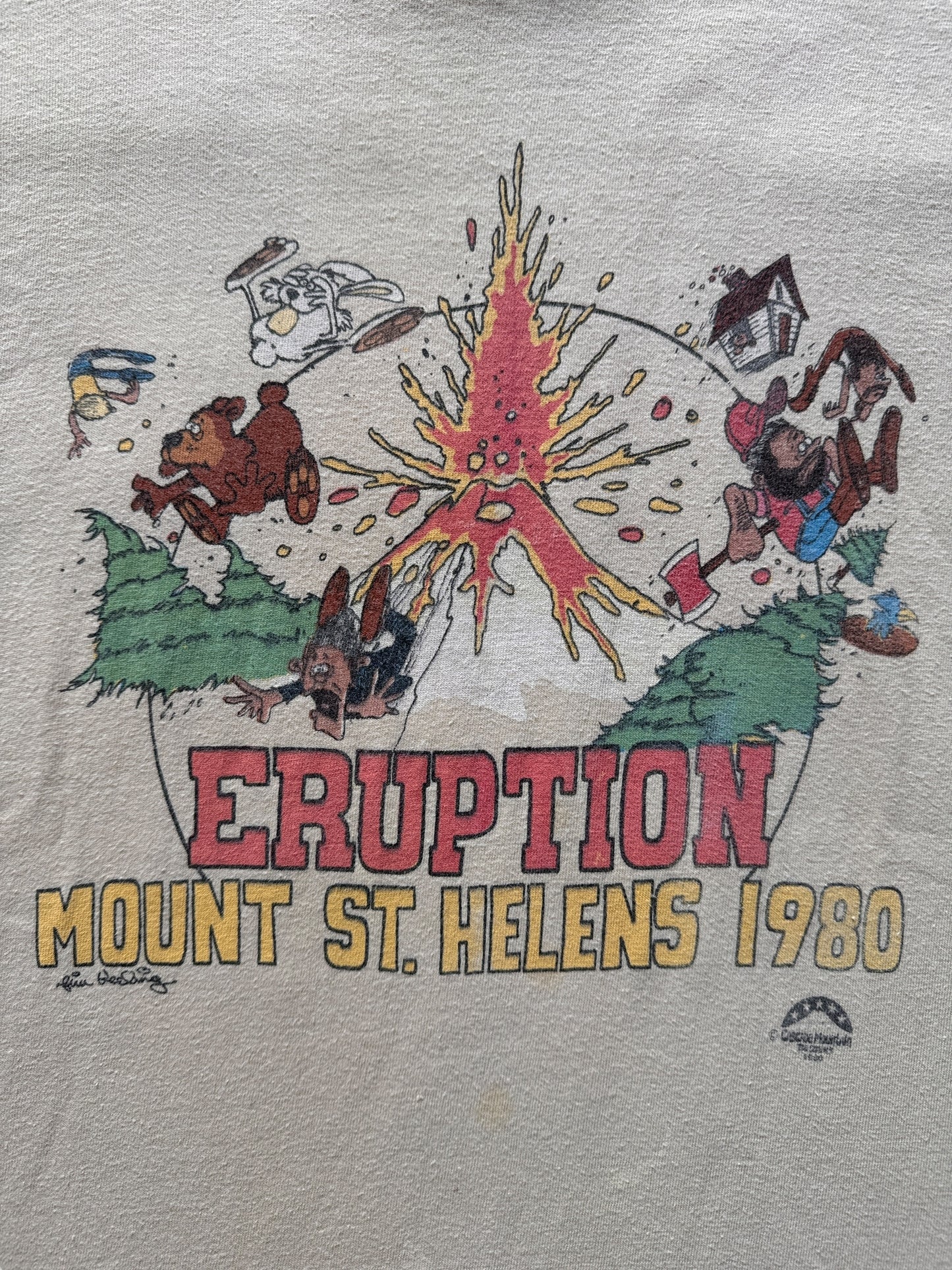 Front Graphic on Vintage Cascade Mountain Mt St Helens Eruption Tee SZ S