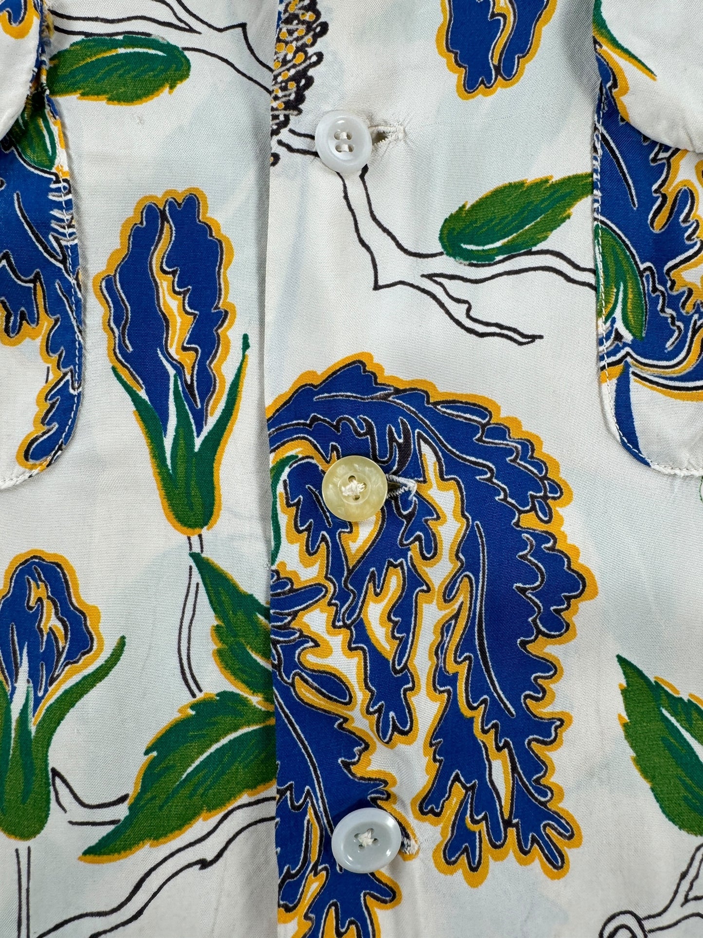 Mismatched Button on Vintage Long Sleeve Rayon Aloha Shirt SZ L