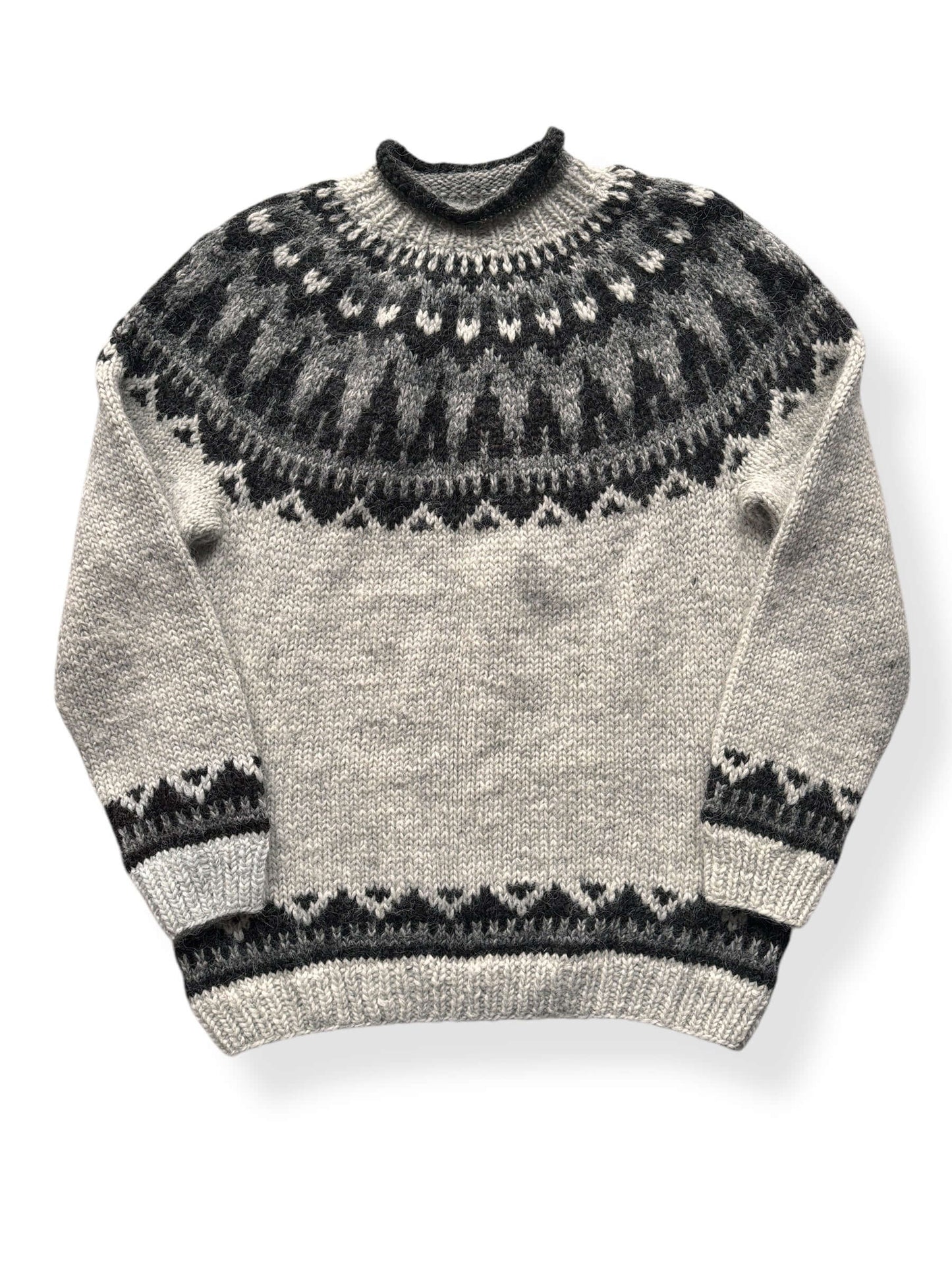 Front of Vintage Grey & Black Handknit Icelandic Sweater SZ XL