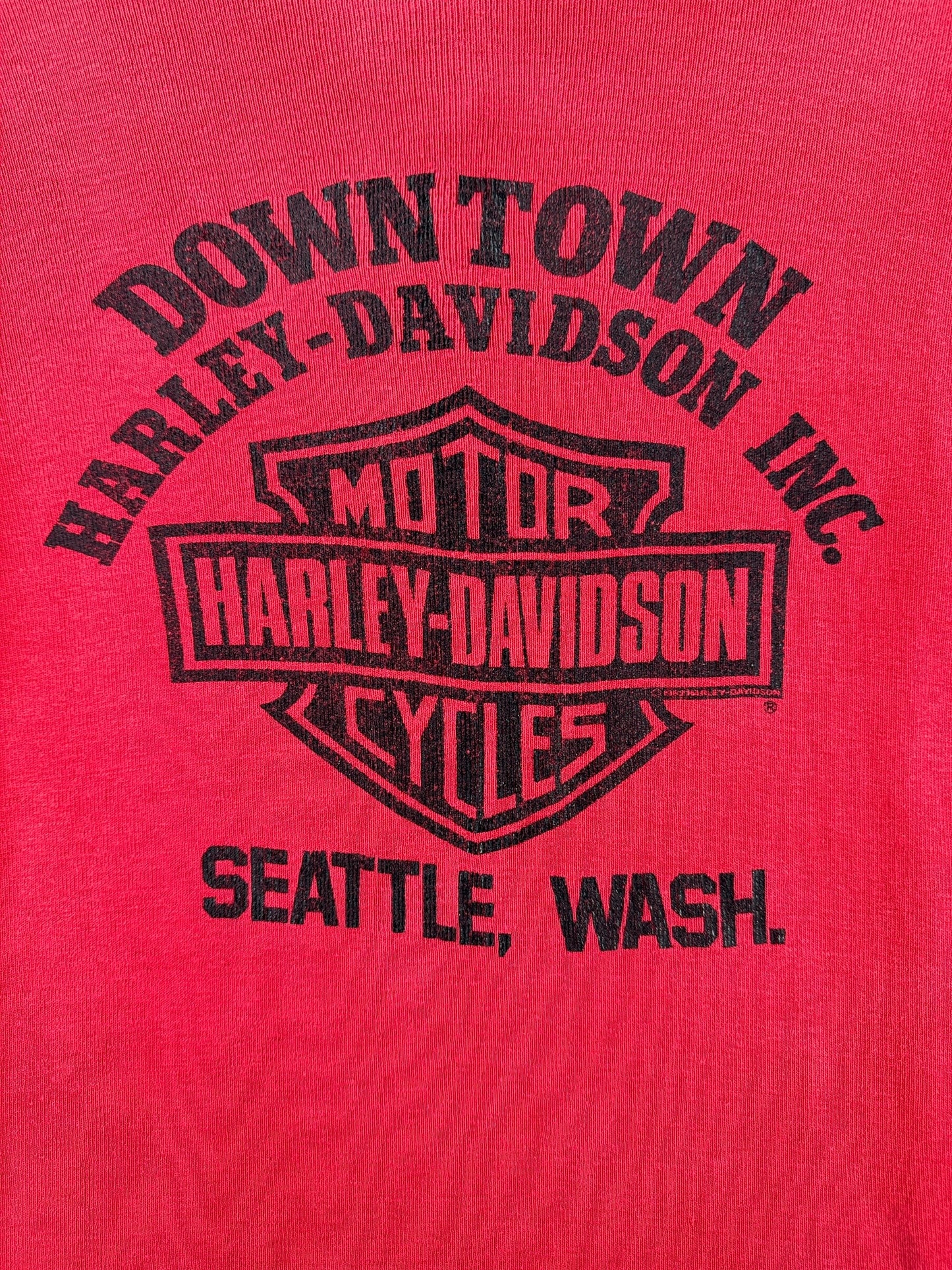 Back Graphic of Vintage Downtown Seattle Harley Davidson Red Henley Shirt SZ S