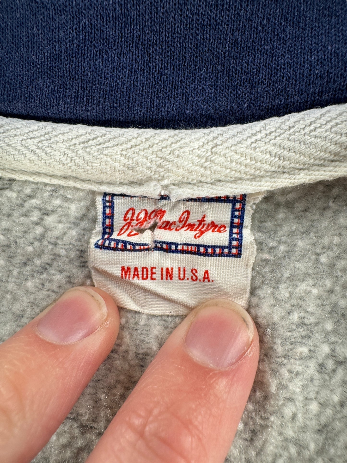 Tag on Vintage Huskies Sweatshirt SZ L