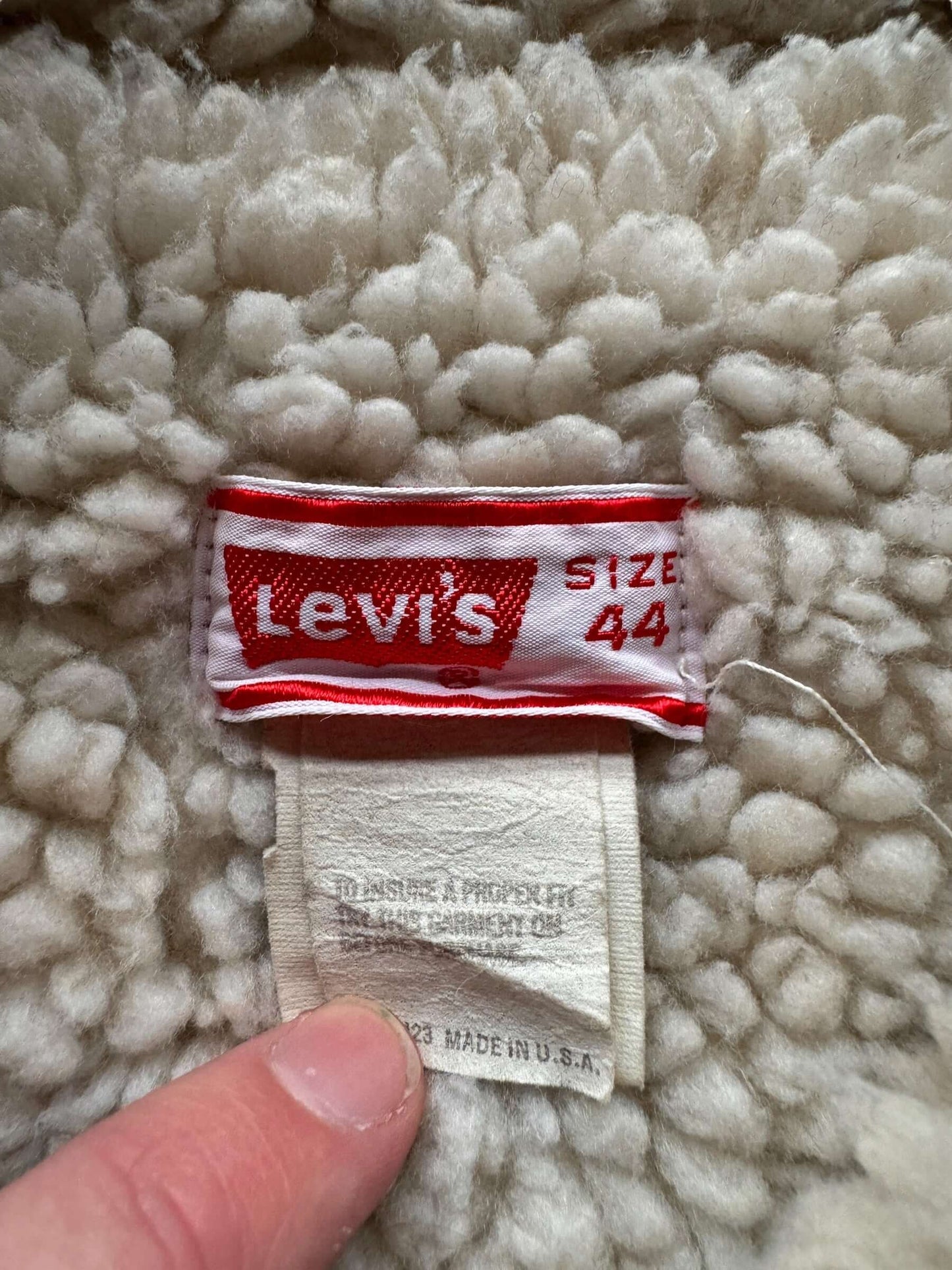 tag on Vintage Levi's Sherpa Type III Denim Jacket SZ 44