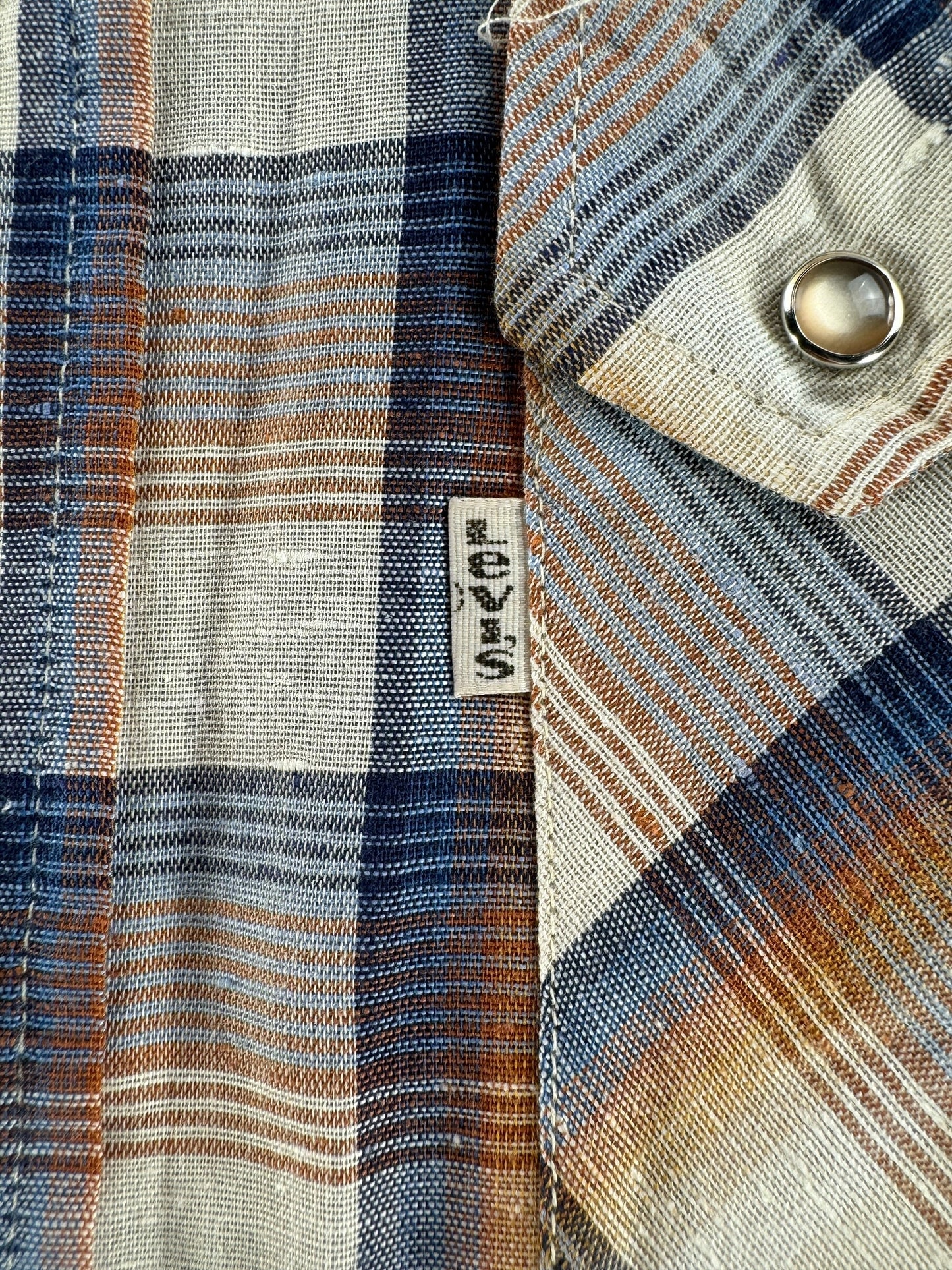 Tab on Vintage Levi's Short Sleeve Pearlsnap SZ XL