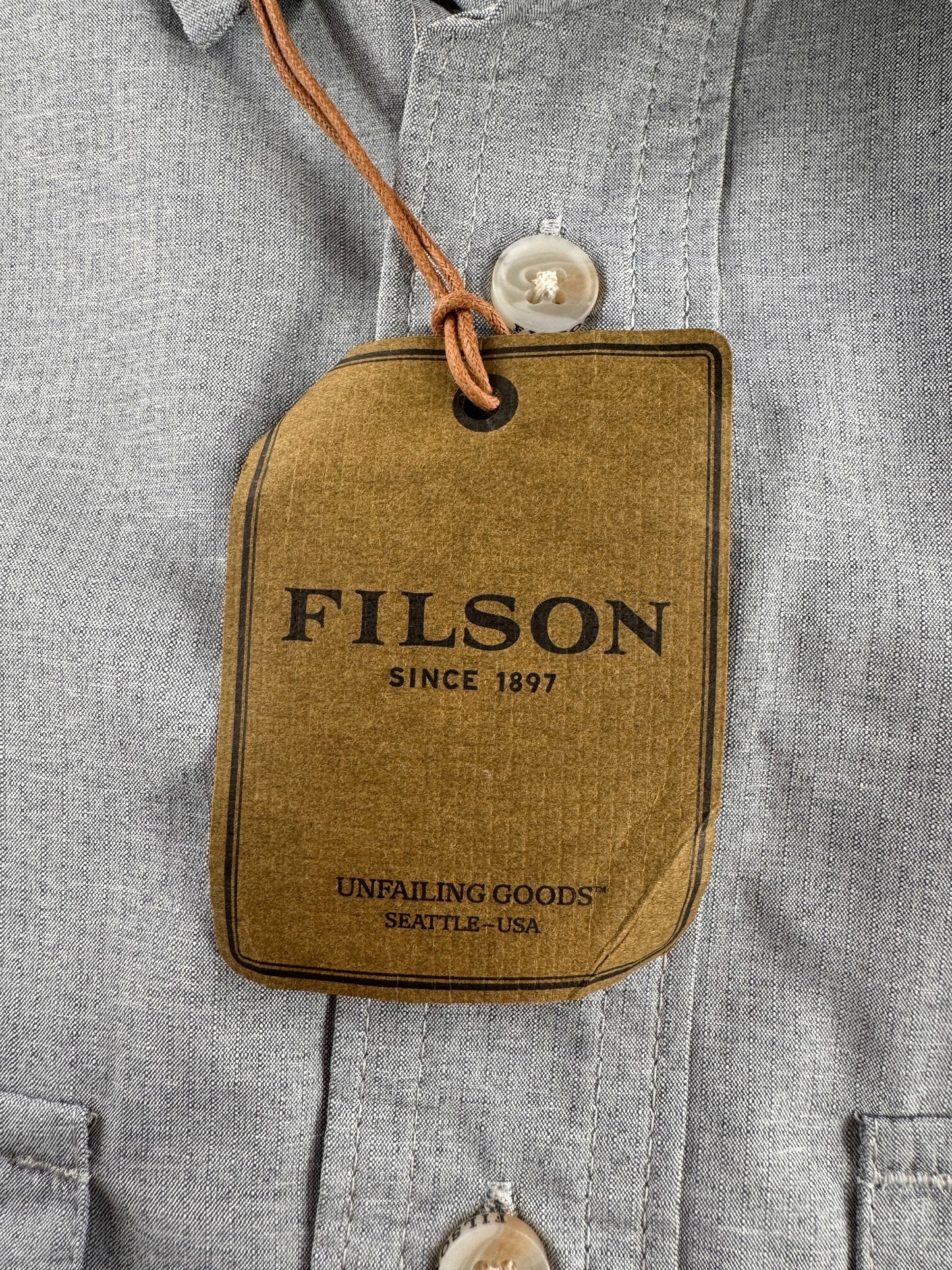 Paper Tag on Modern NWT Filson Women's Twin Lakes Sport Shirt SZ M