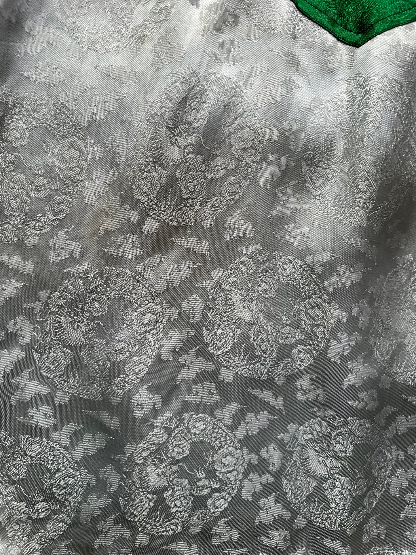 Slight Staining on Vintage Two-Tone Japanese Souvenir Shirt SZ L | Vintage Souvenir Shirt Seattle | Barn Owl Vintage Seattle