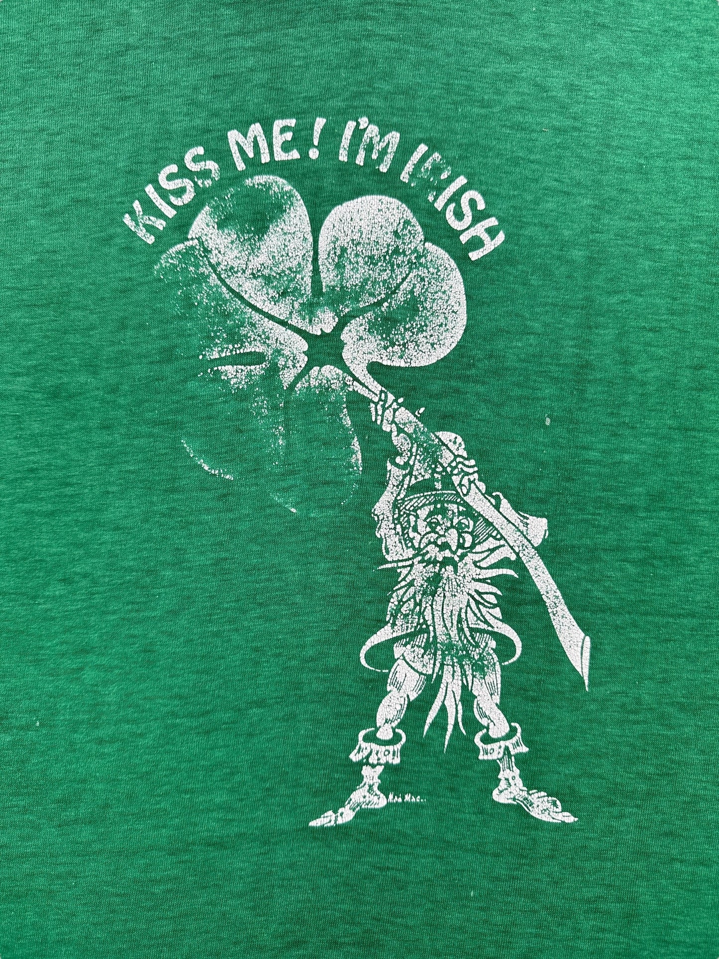 Front Graphic of Vintage Kiss Me I'm Irish Tee SZ M AS IS