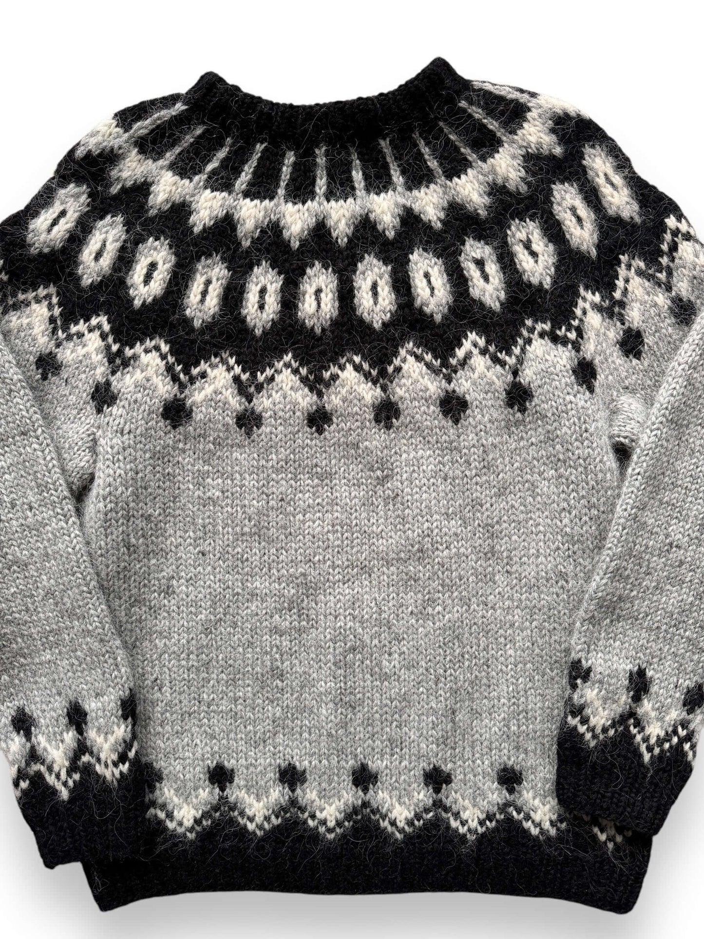 front close up of Vintage Black and Grey Icelandic Wool Sweater SZ XL