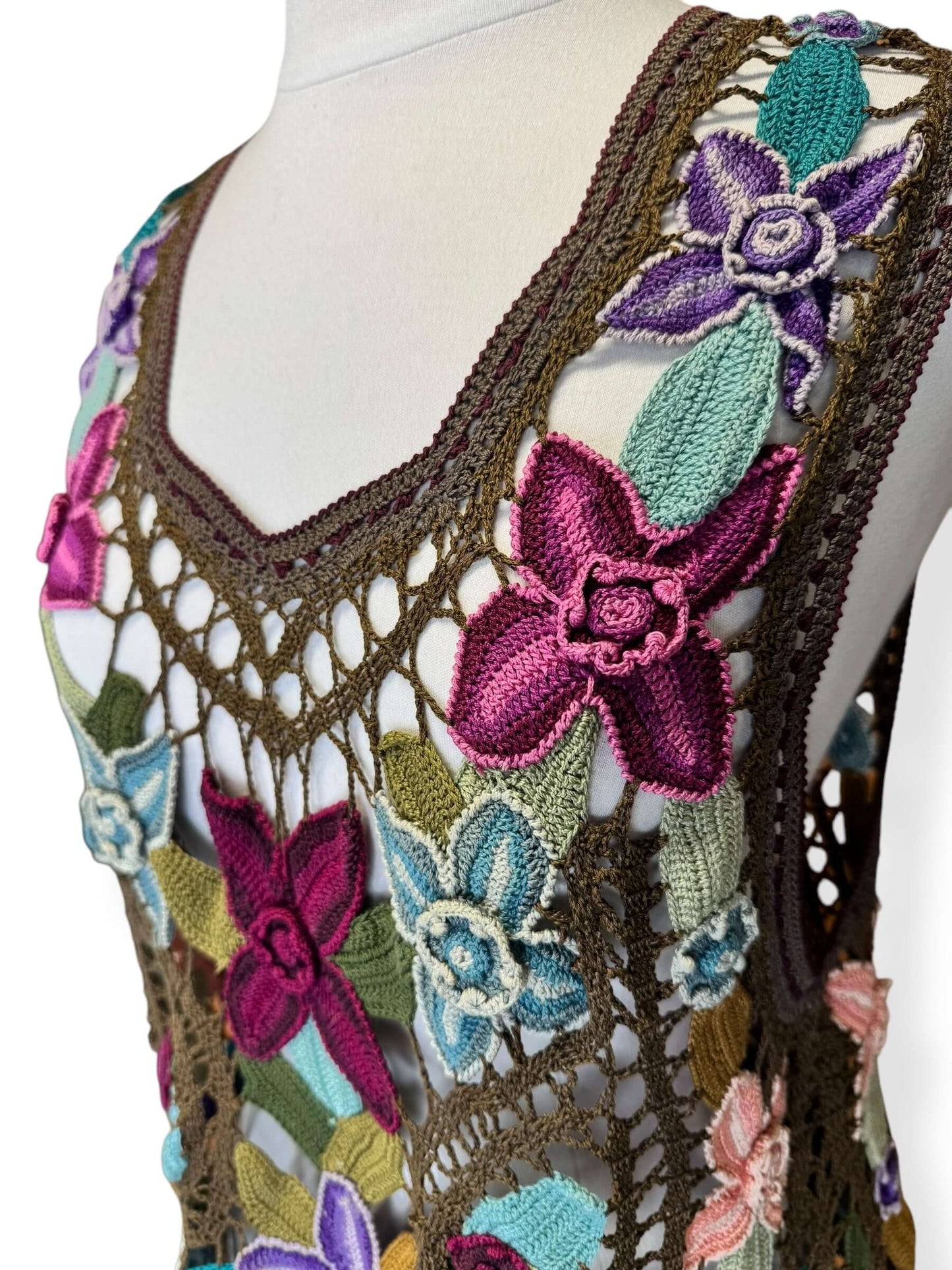 Close up of Vintage Floral Crochet Top L