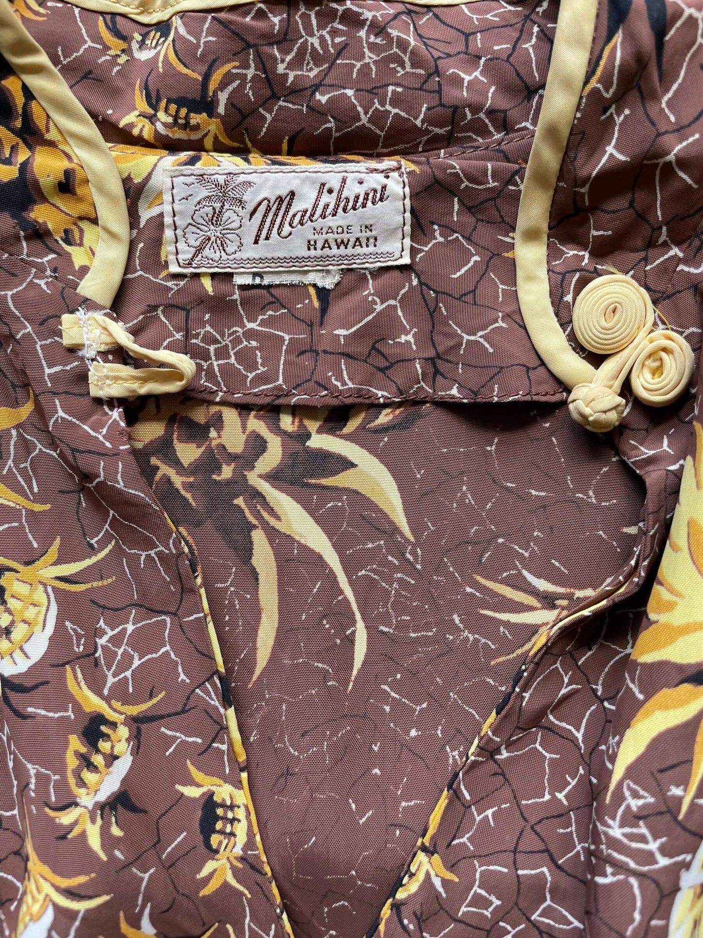 Tag view of 1940s Malihini Rayon Pineapple Dress XS-S