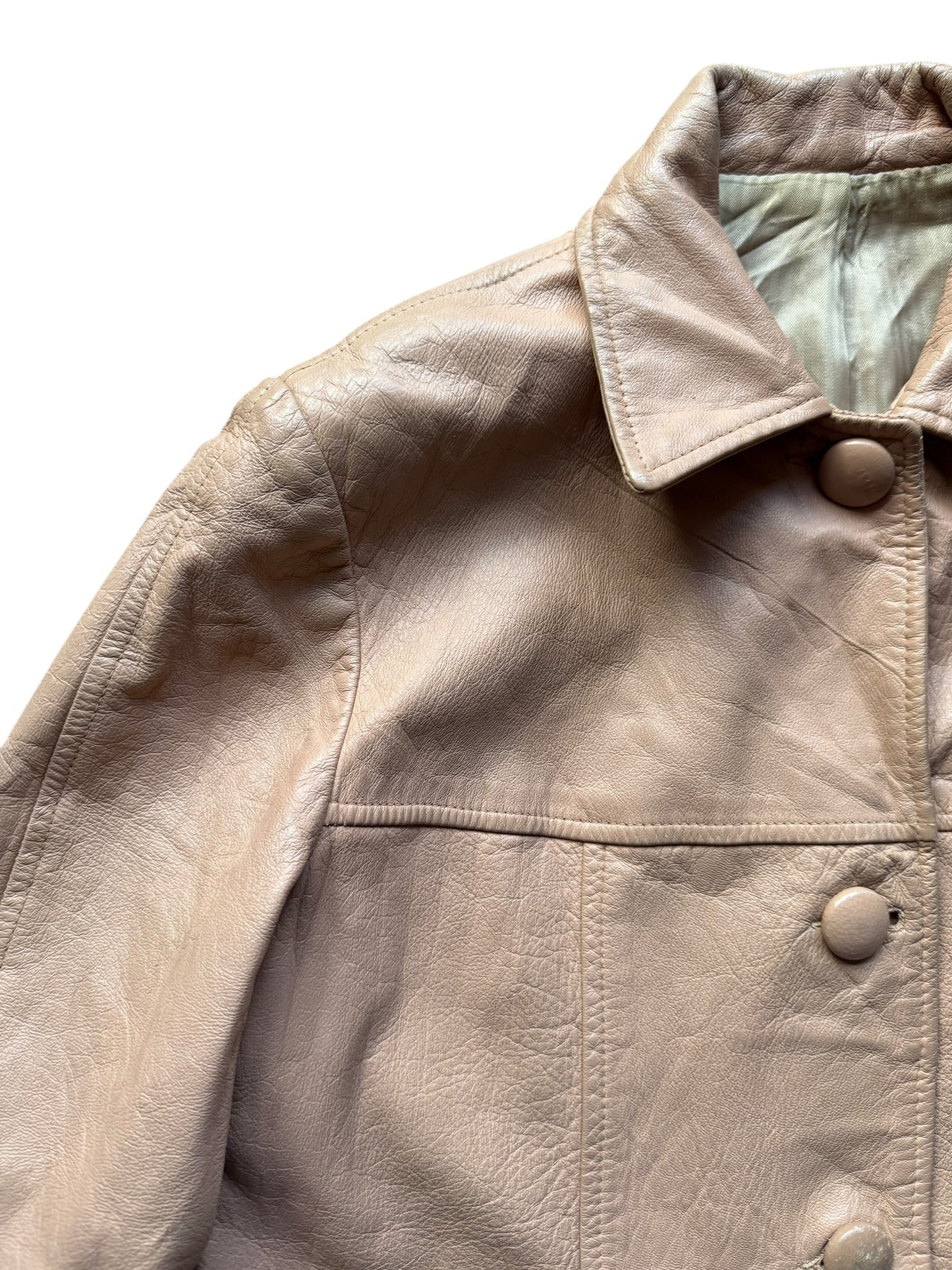 Front right shoulder of 1940s Pale Pink Leather Jacket M