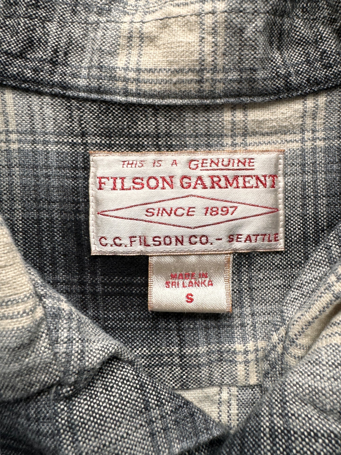 tag on Filson Shadowplaid Elk Heights Flannel SZ S