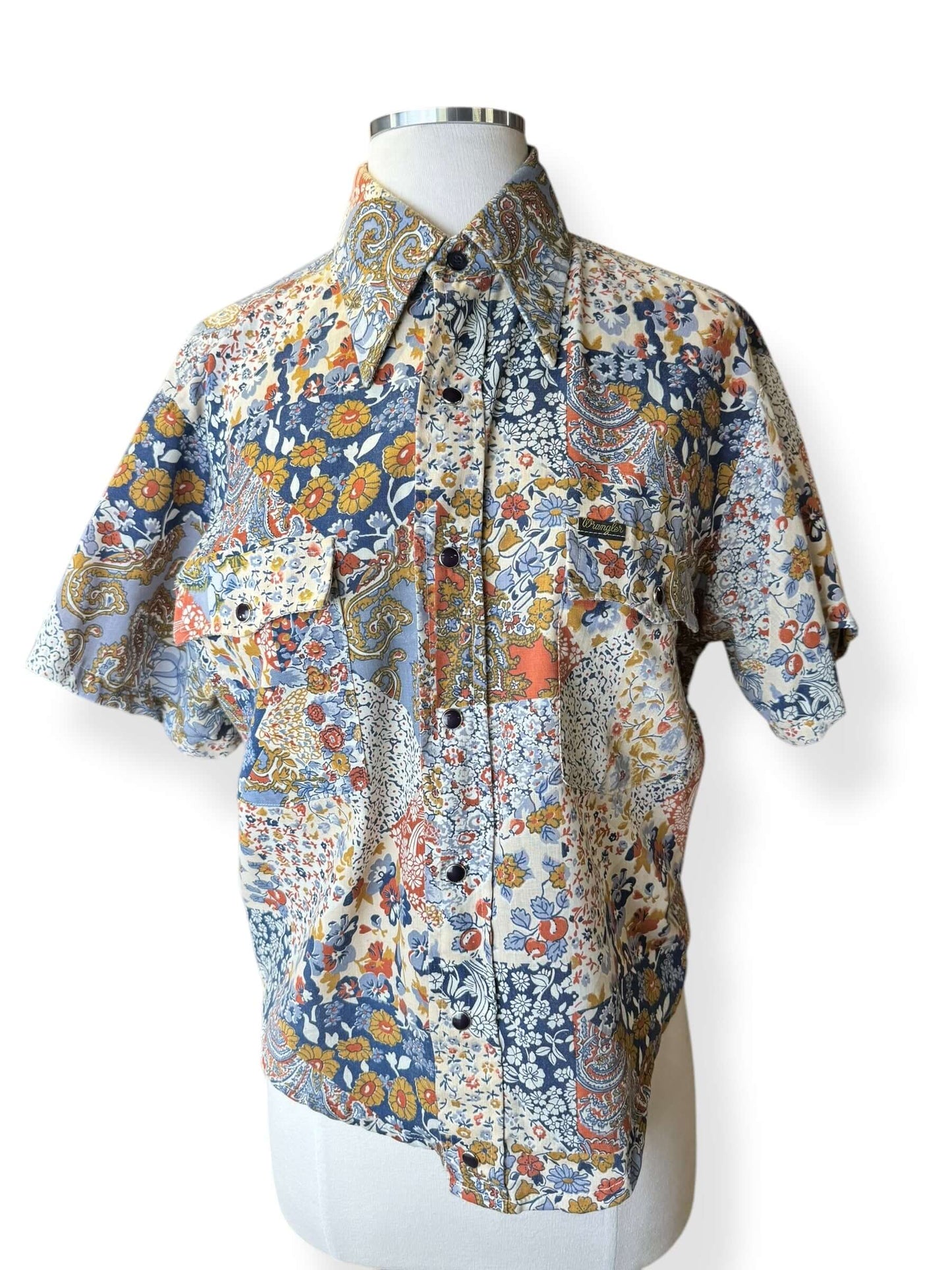 Front view orf 1970s Wrangler Cropped Pearl Snap L-XL