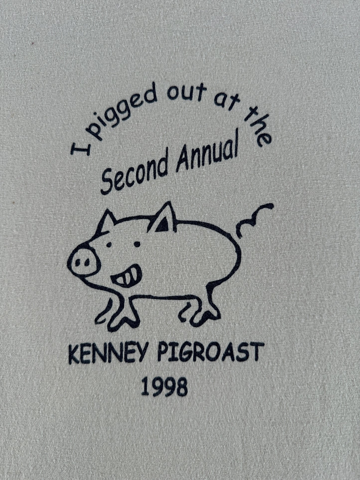 Front Graphic of Vintage 1998 Kenney Pigroast Tee SZ M
