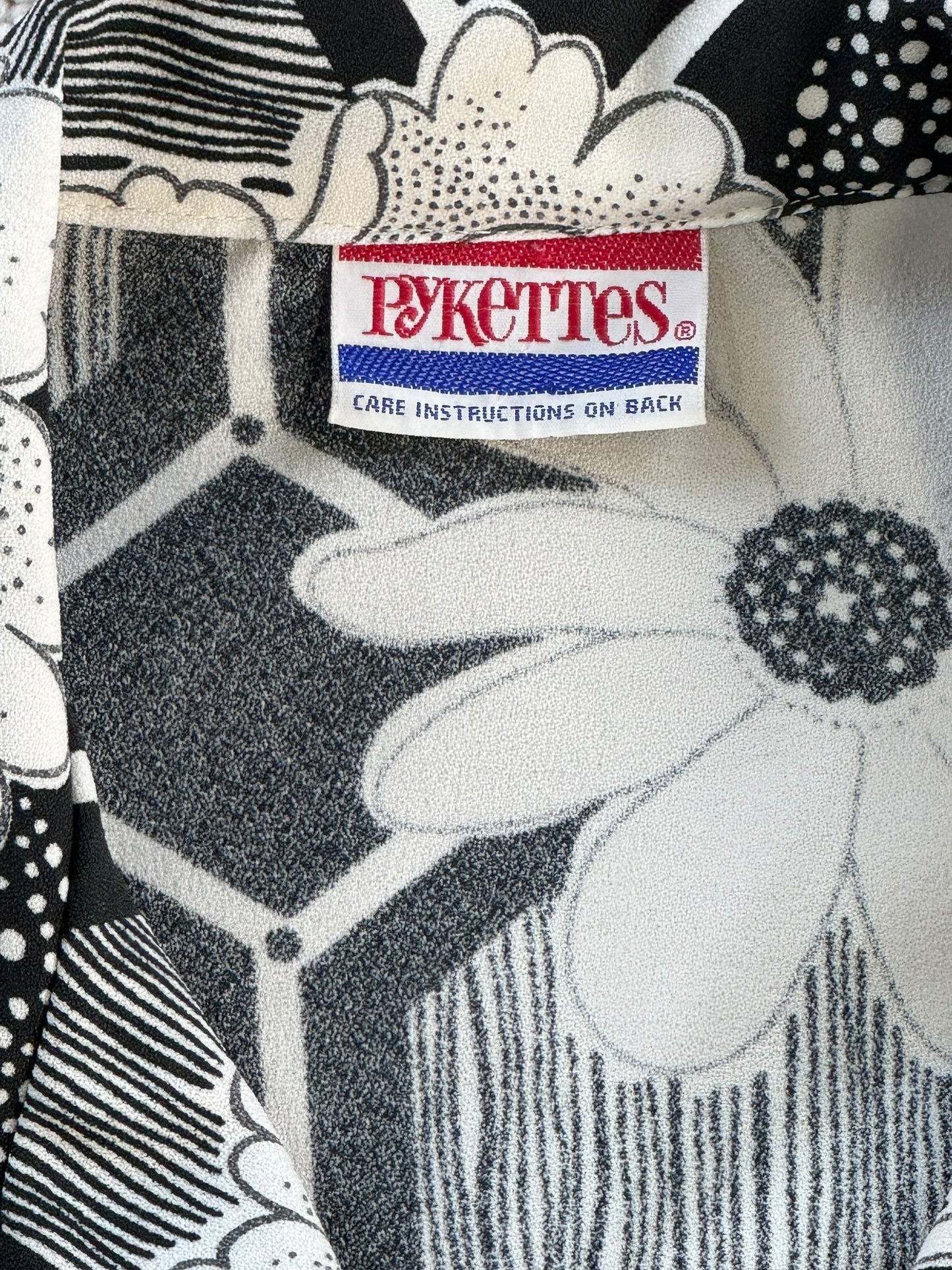 Tag view of 1970s Pykettes Polyester Button Up L
