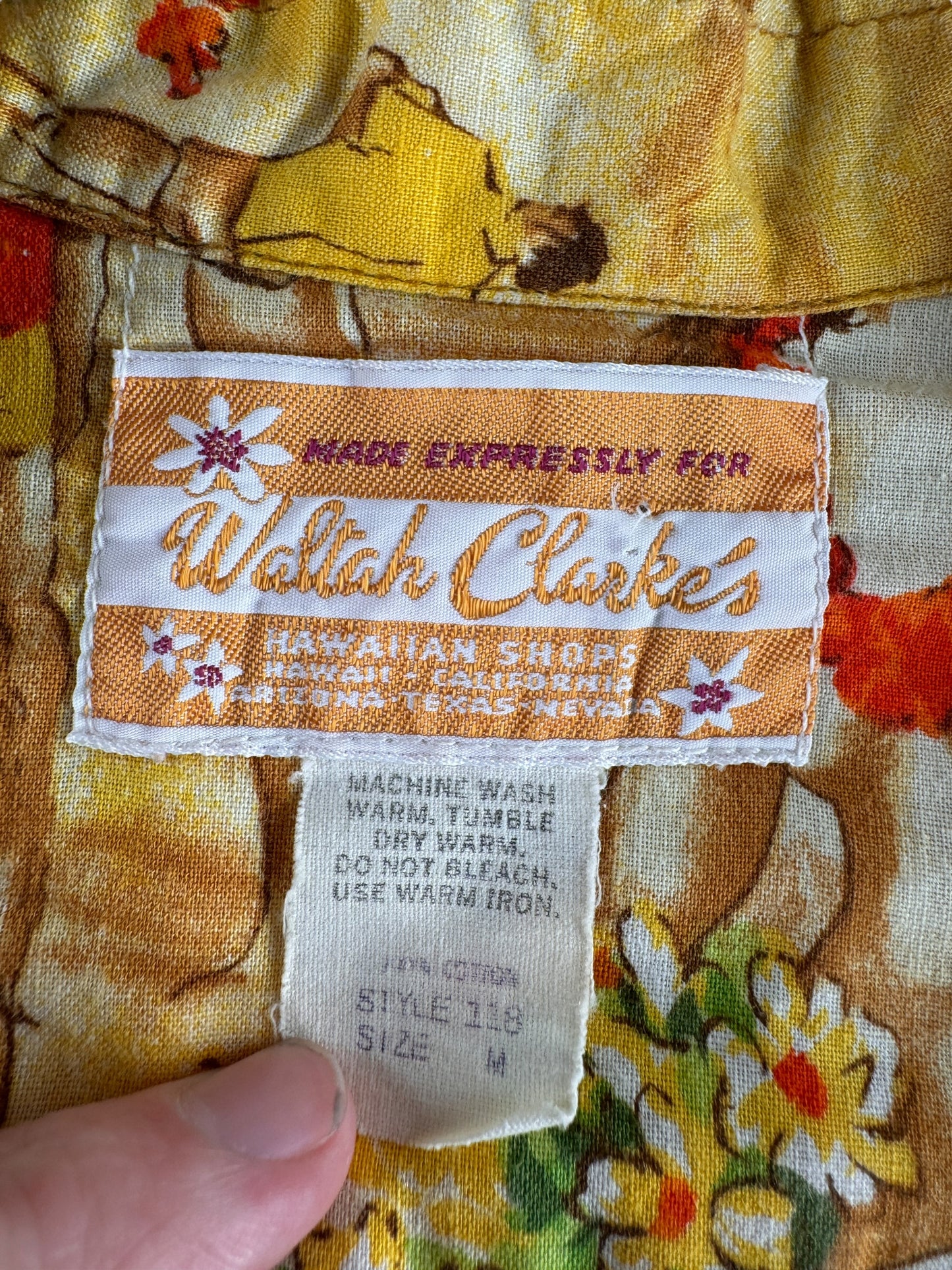 Tag on Vintage Waltah Clarke's Aloha Shirt SZ M