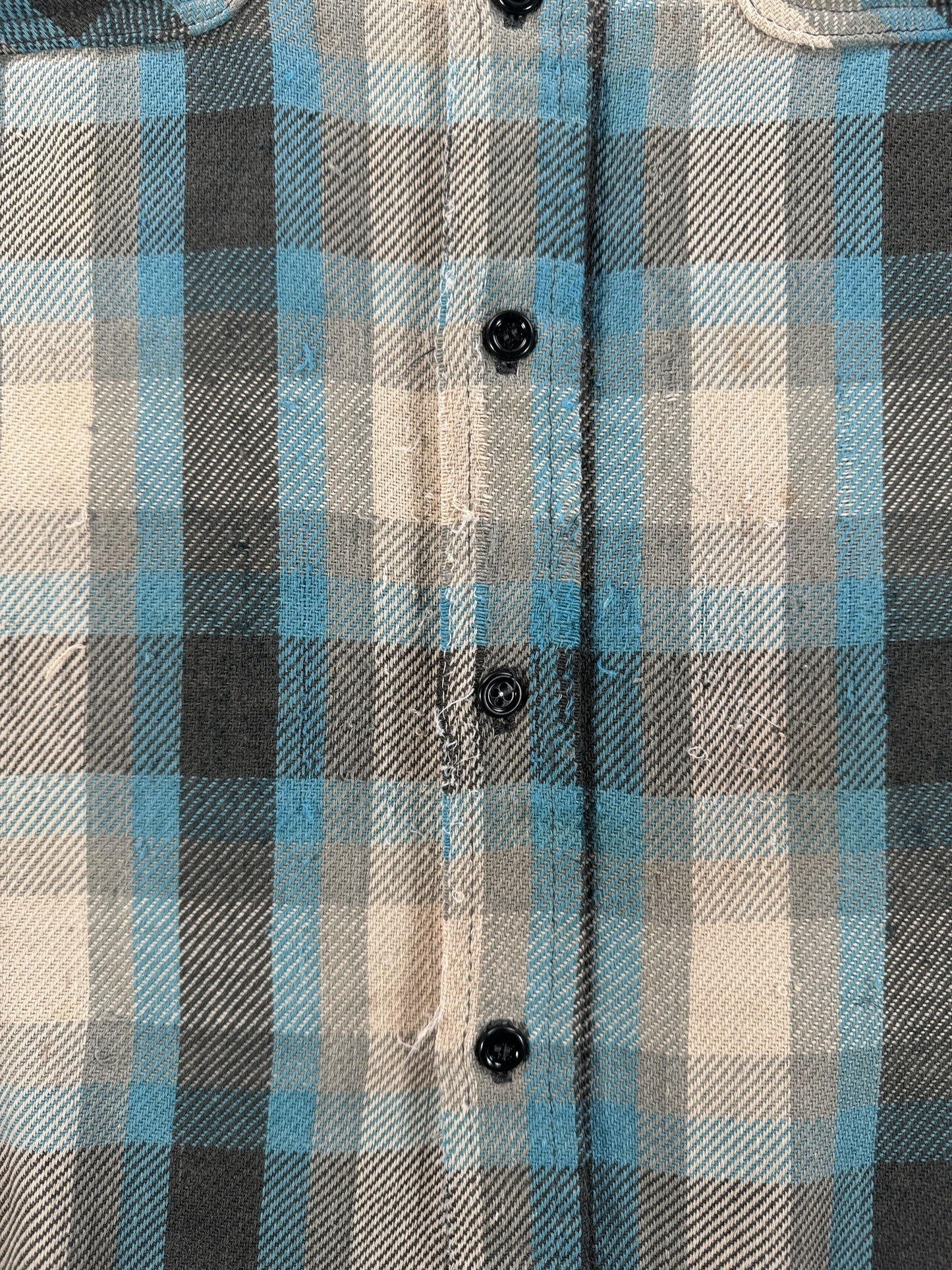 Buttons on Vintage Big Mac Blue and Grey Cotton Flannel SZ L