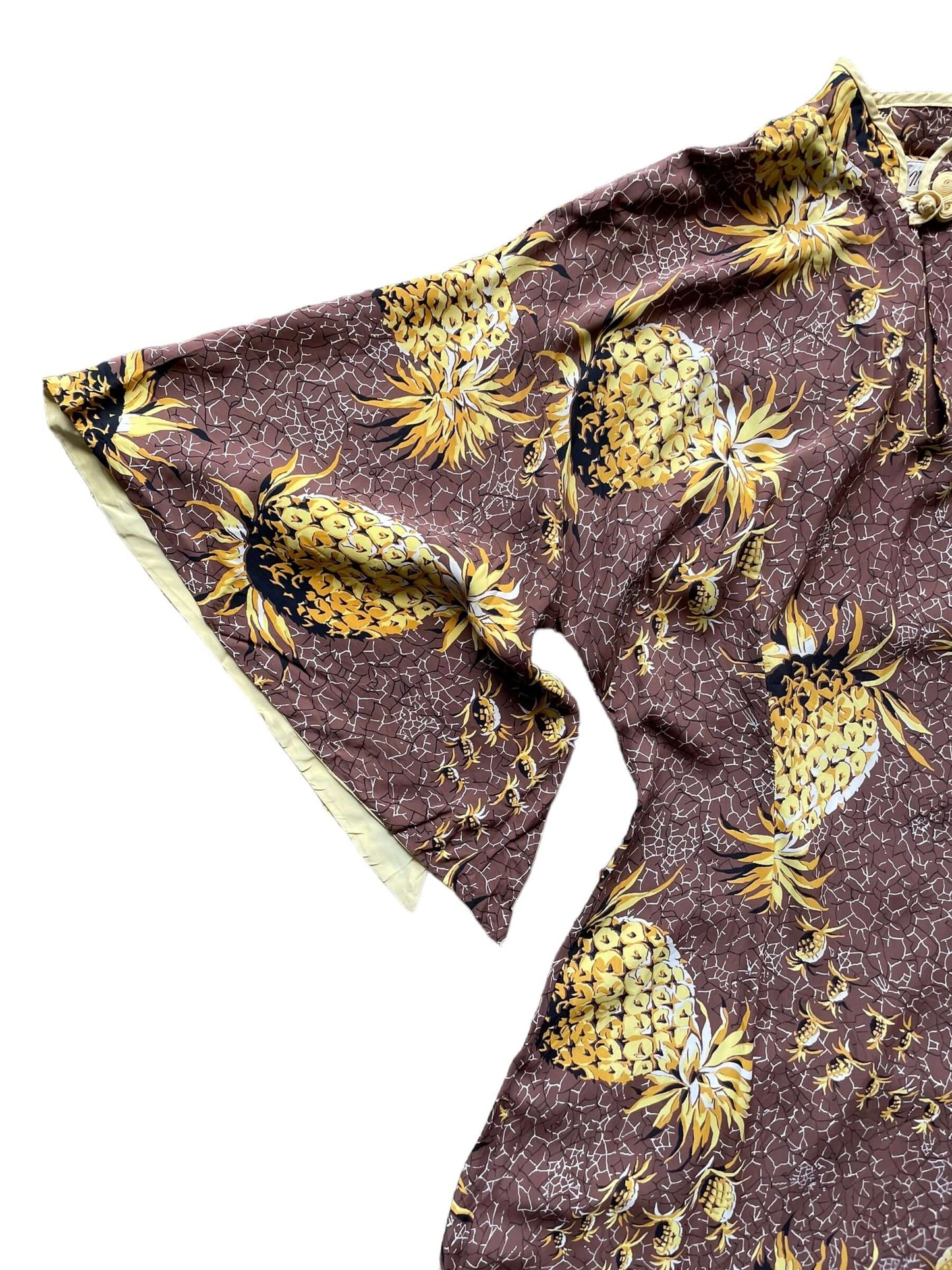 Front right sleeve of 1940s Malihini Rayon Pineapple Dress XS-S