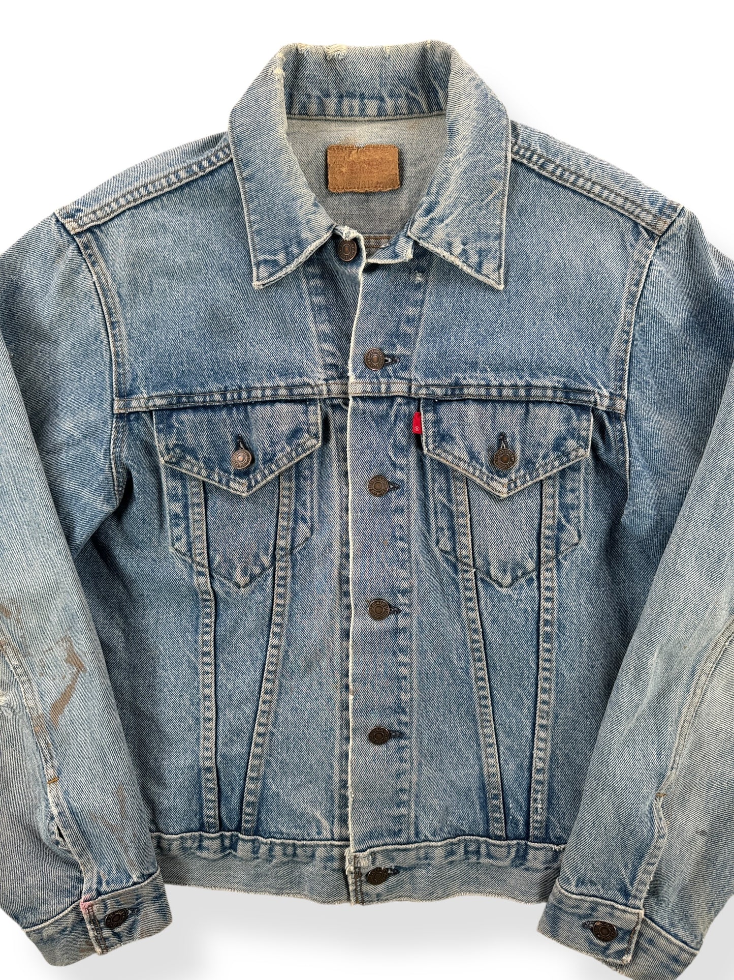 Front Close Up of Vintage Light Wash Levis 2 Pocket 70505 Jacket SZ 42