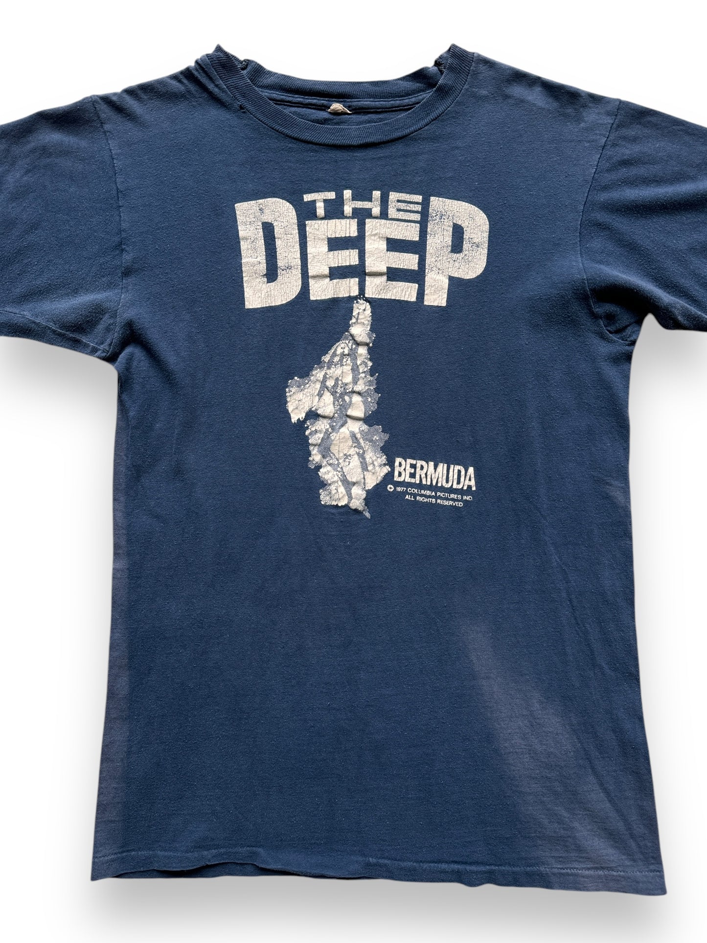 front close up of Vintage 1977 The Deep Movie Promo Tee w/ Insane Fade SZ S-M