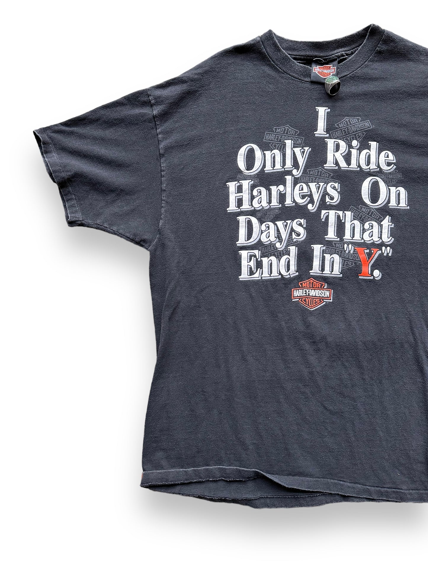 Front Right View of Vintage Harley Davidson of Glendale Harley Tee SZ XL | Vintage Harley Tee Seattle | Barn Owl Vintage Seattle