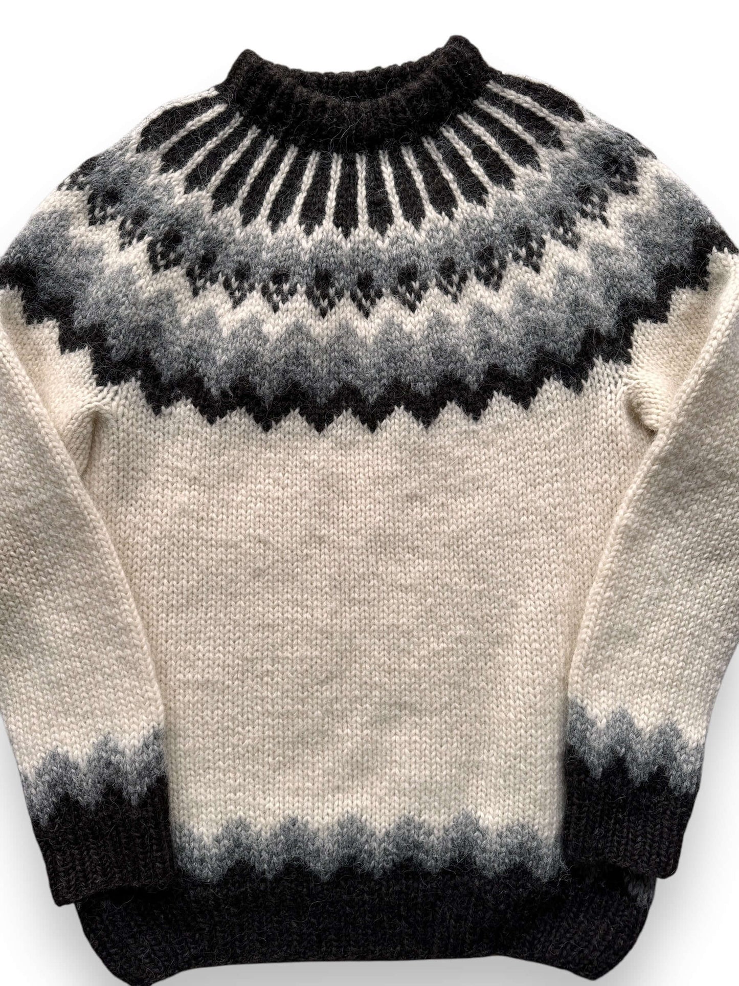 front close up of Vintage Black and White Icelandic Wool Sweater SZ XL