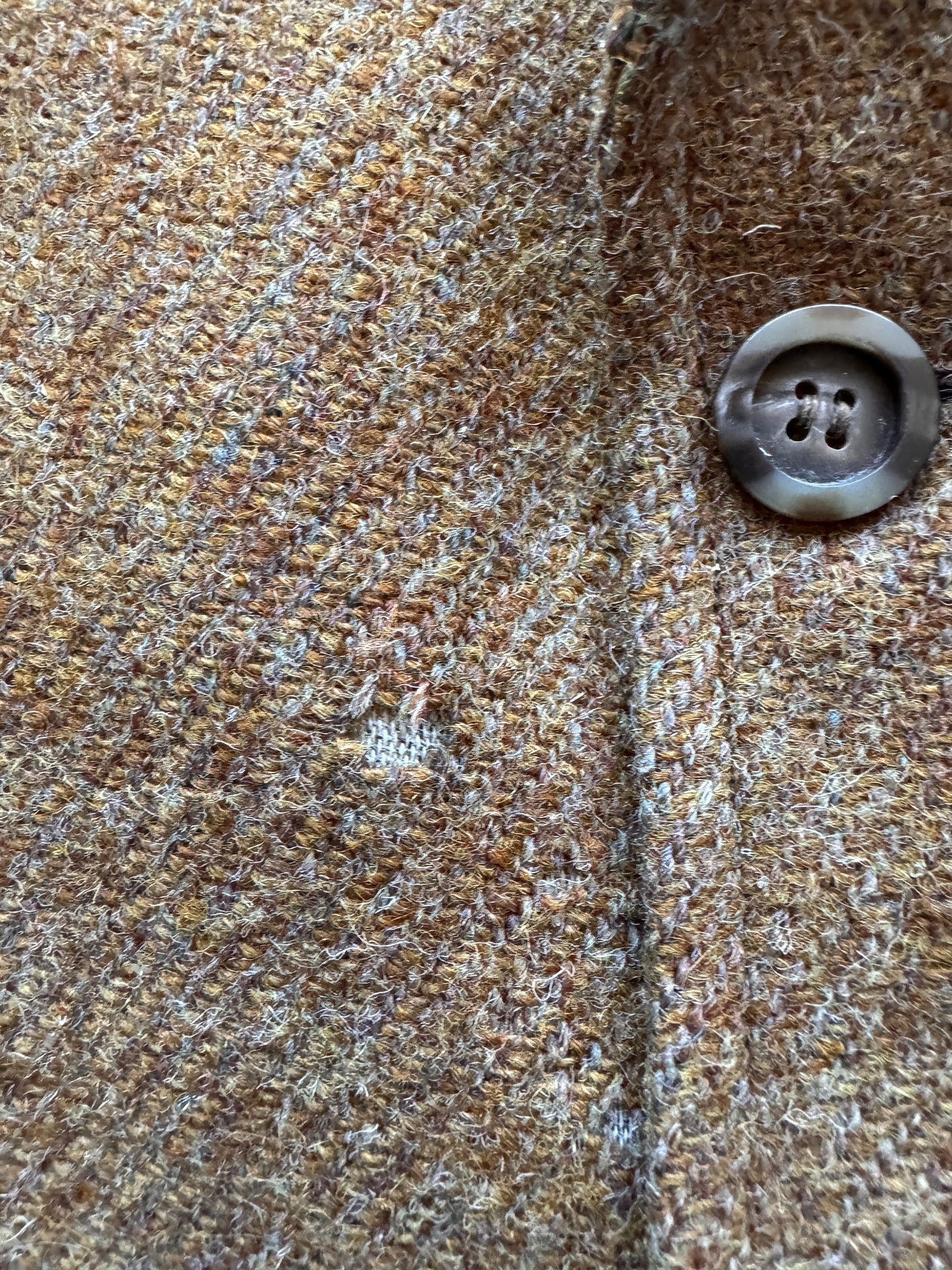 Hole on front of Eddie Bauer Harris Tweed Sportcoat SZ L
