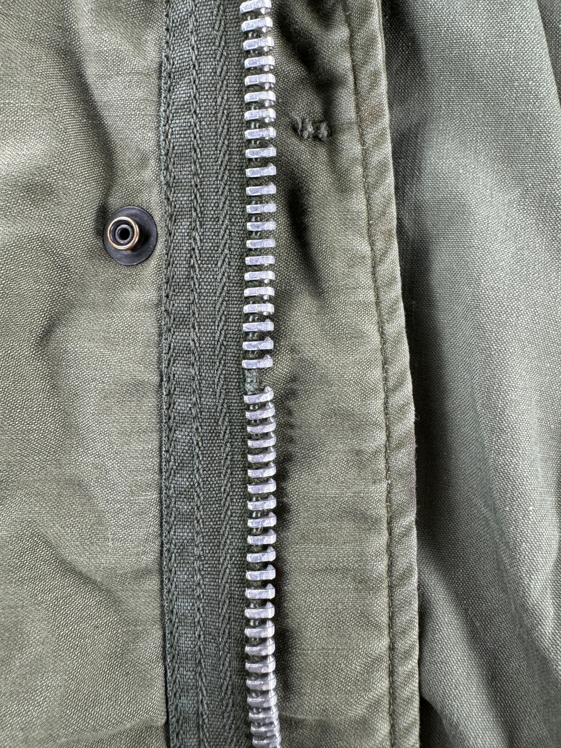 Zipper on Vintage Seabees M65 Field Jacket SZ M AS IS