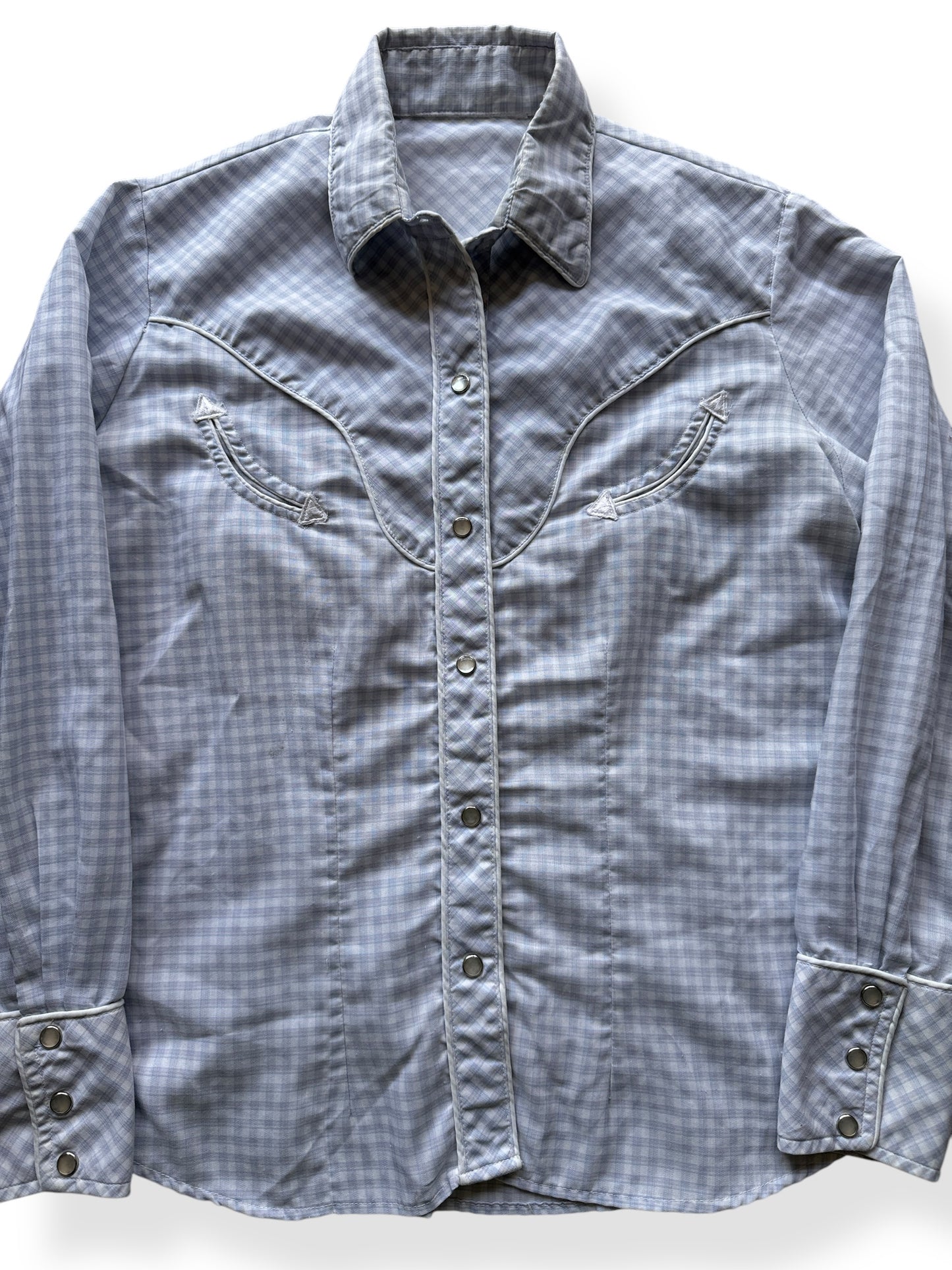 Front Close Up of Vintage Ladies Western Pearl Snap SZ M