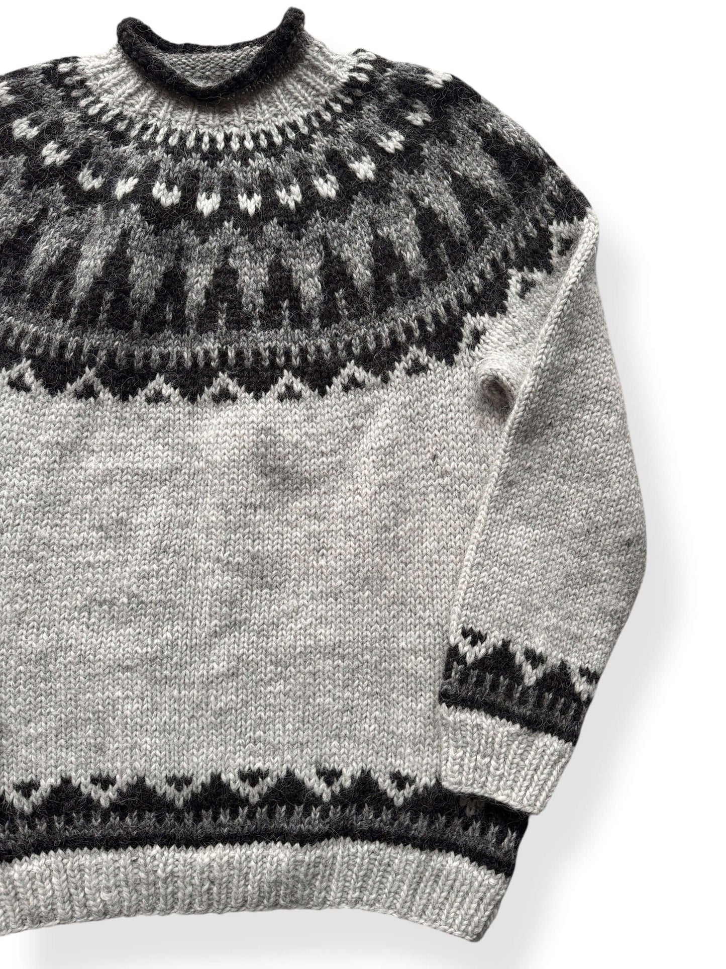 Front Left of Vintage Grey & Black Handknit Icelandic Sweater SZ XL