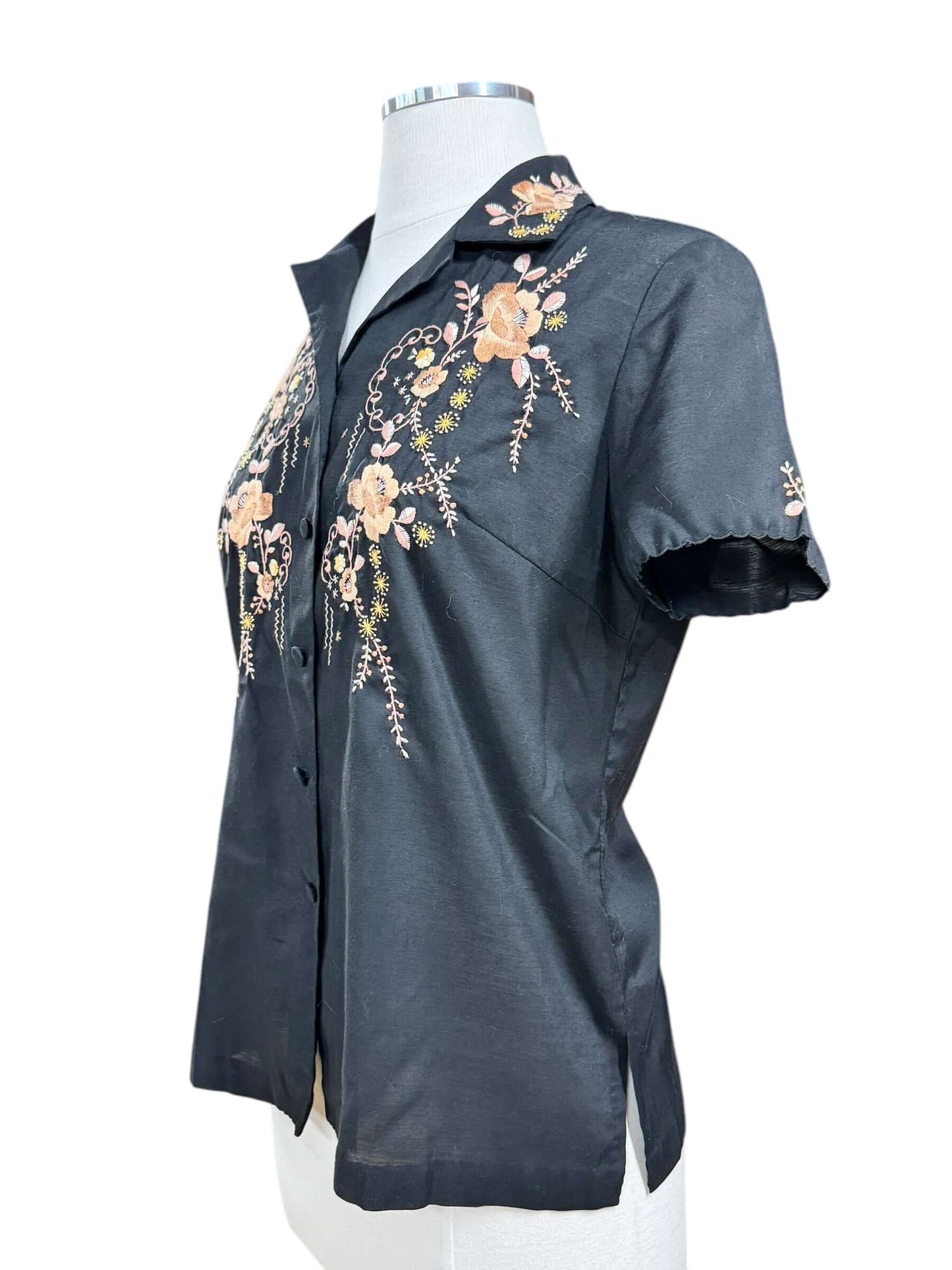Side view of 1960s Lily's Embroidered Blouse M