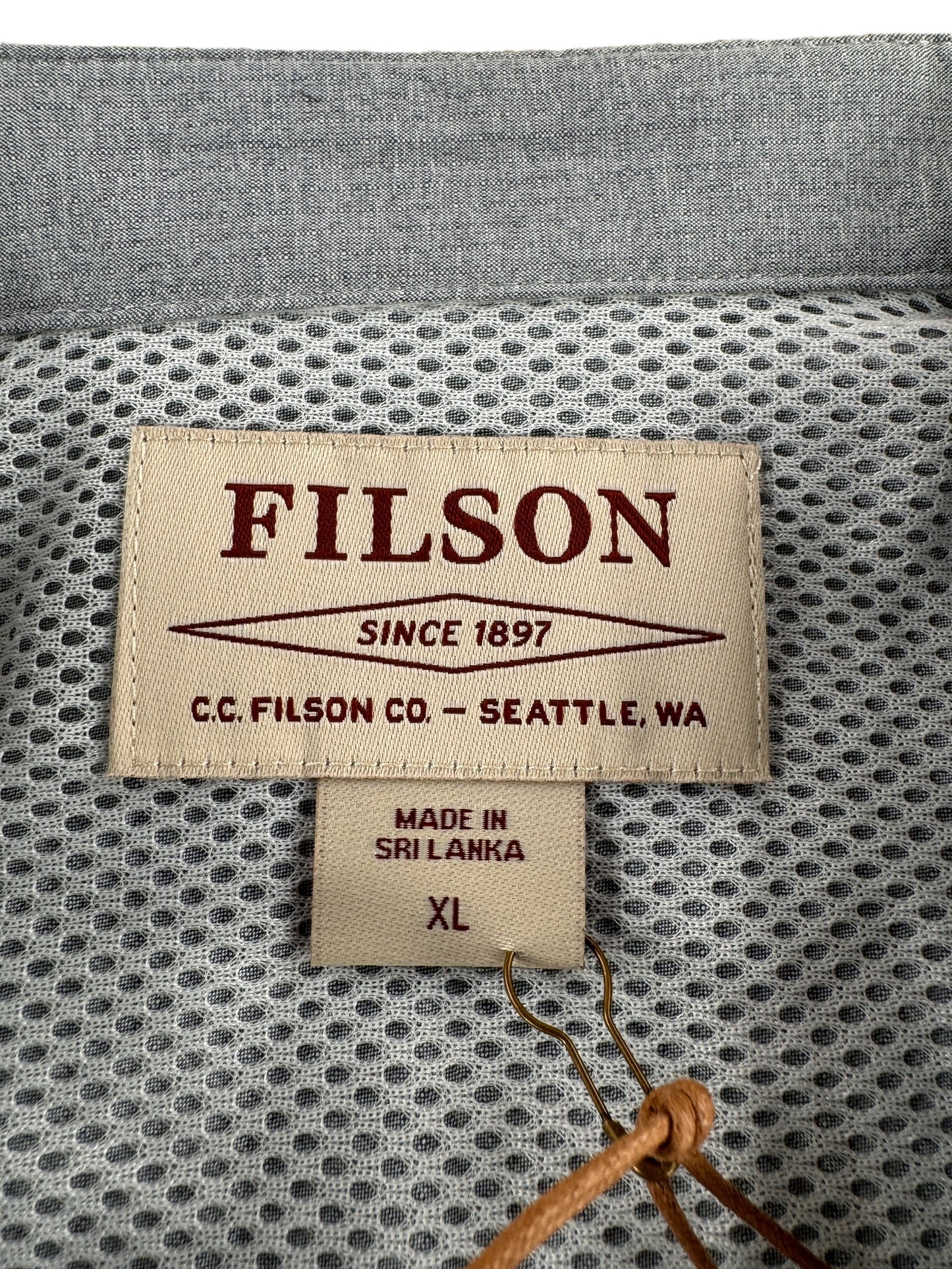Label on Modern NWT Filson Women's Twin Lakes Sport Shirt SZ XL