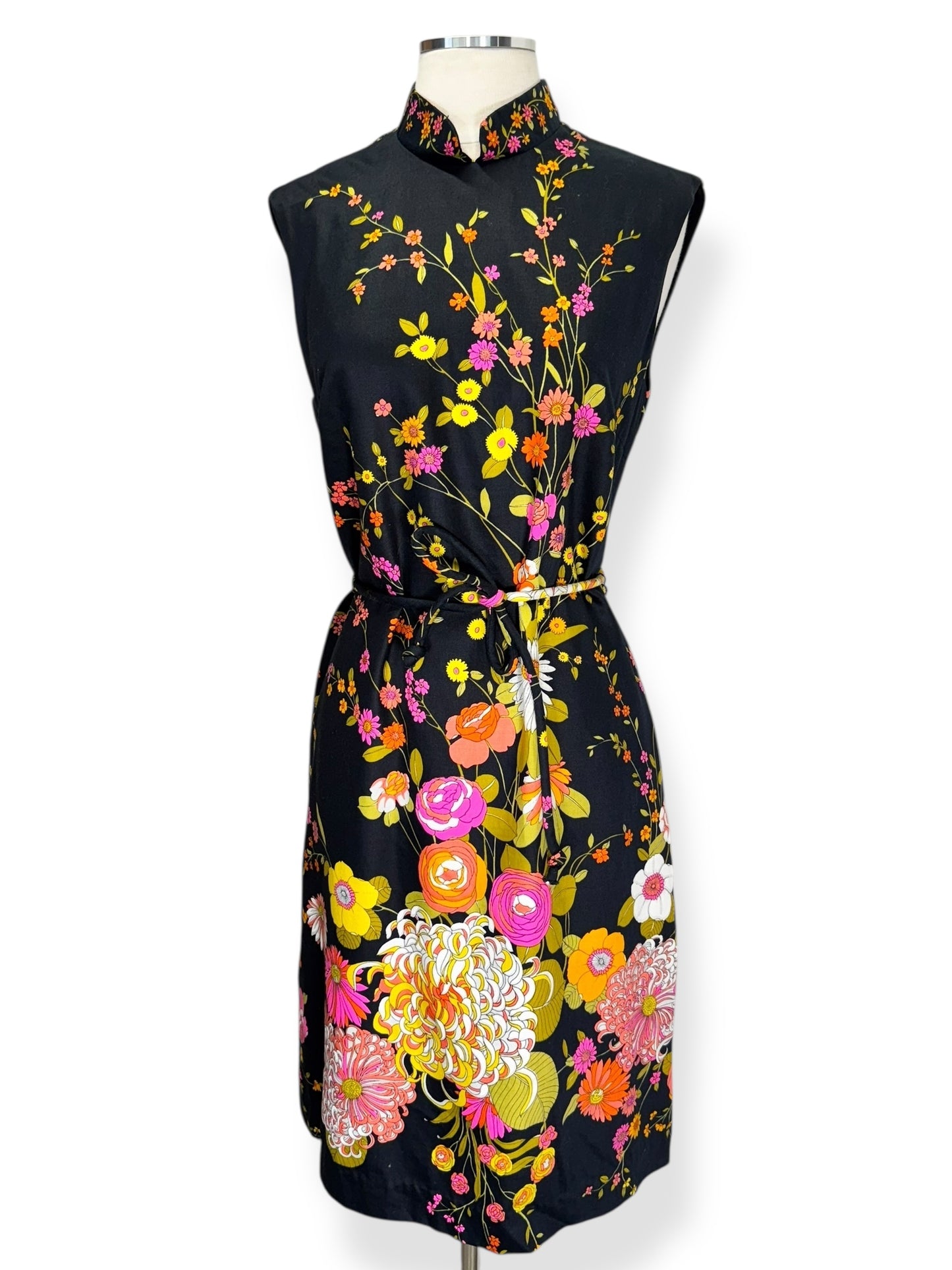Front 1960s Black Floral Dress L