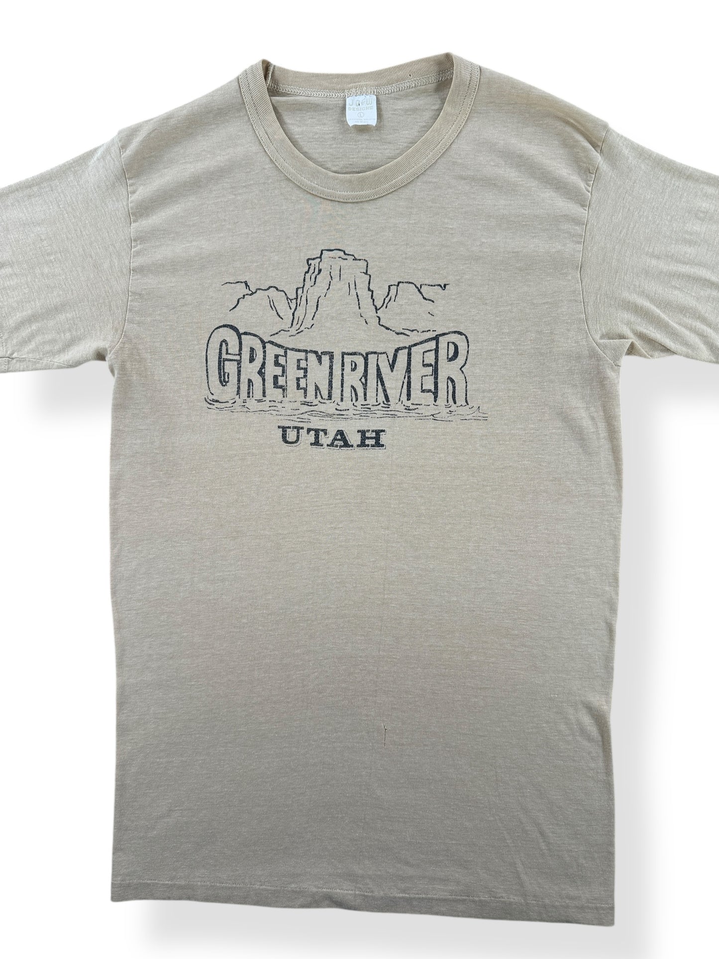 Front Close Up of Vintage Green River Utah Tee SZ S