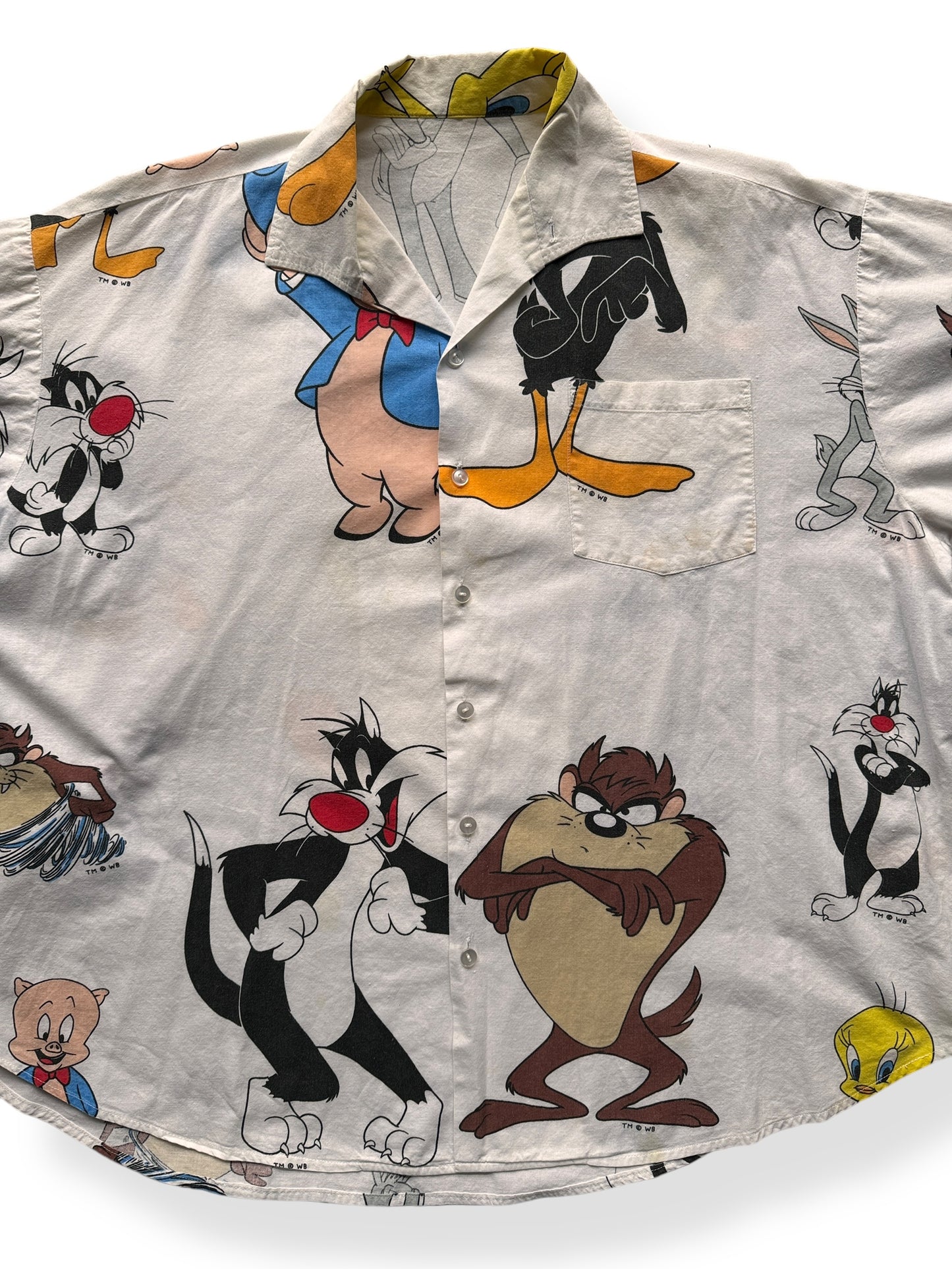 Front Close Up of Vintage White Daffy & Porky Button Up SZ XXL
