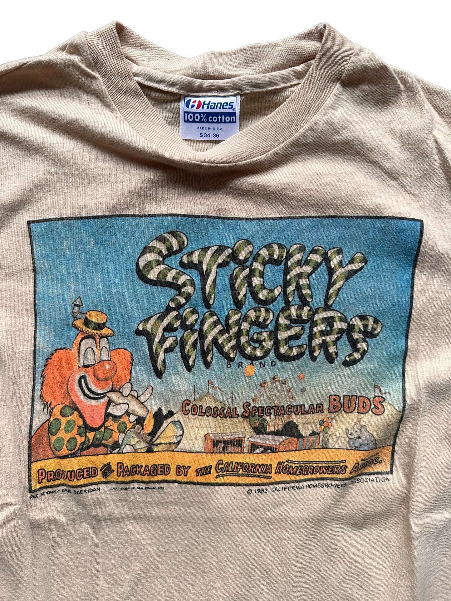 collar and tag on Vintage Sticky Fingers California Growers Weed Tee SZ S | Vintage Weed Tee Seattle | Barn Owl Vintage