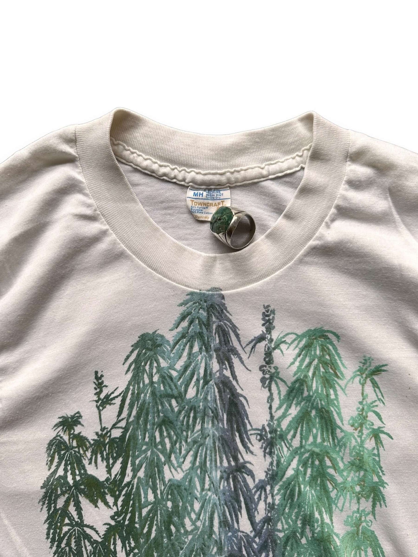 tag and collar on Vintage 70s Era "Blossom" Weed Tee SZ S | Vintage Weed Tee Seattle | Barn Owl Vintage
