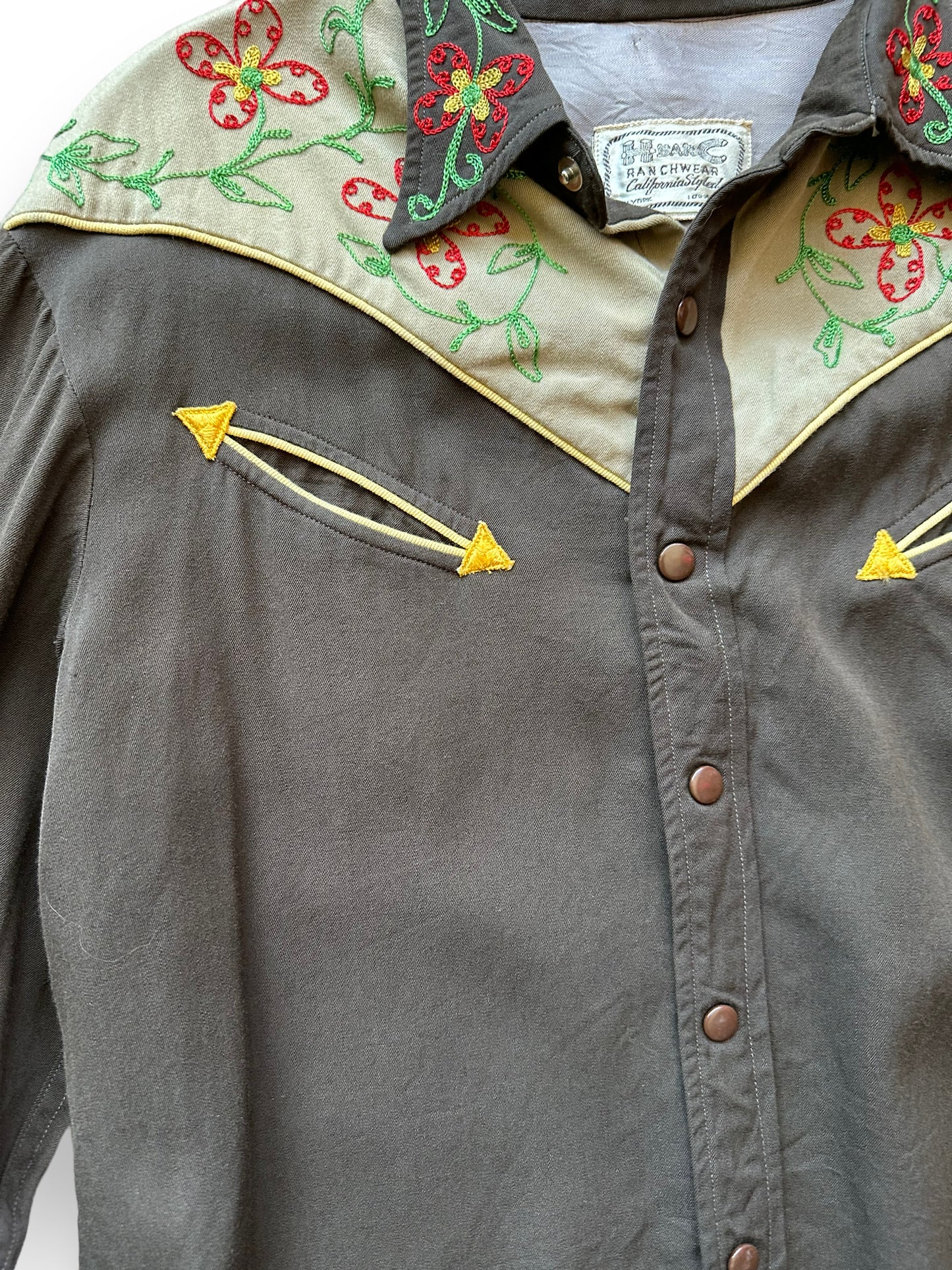Front right pocket of Vintage H-Bar-C Chainstitched Pearlsnap Western Shirt SZ L | Vintage Chainstitch Gabardine Seattle | Barn Owl Vintage Seattle