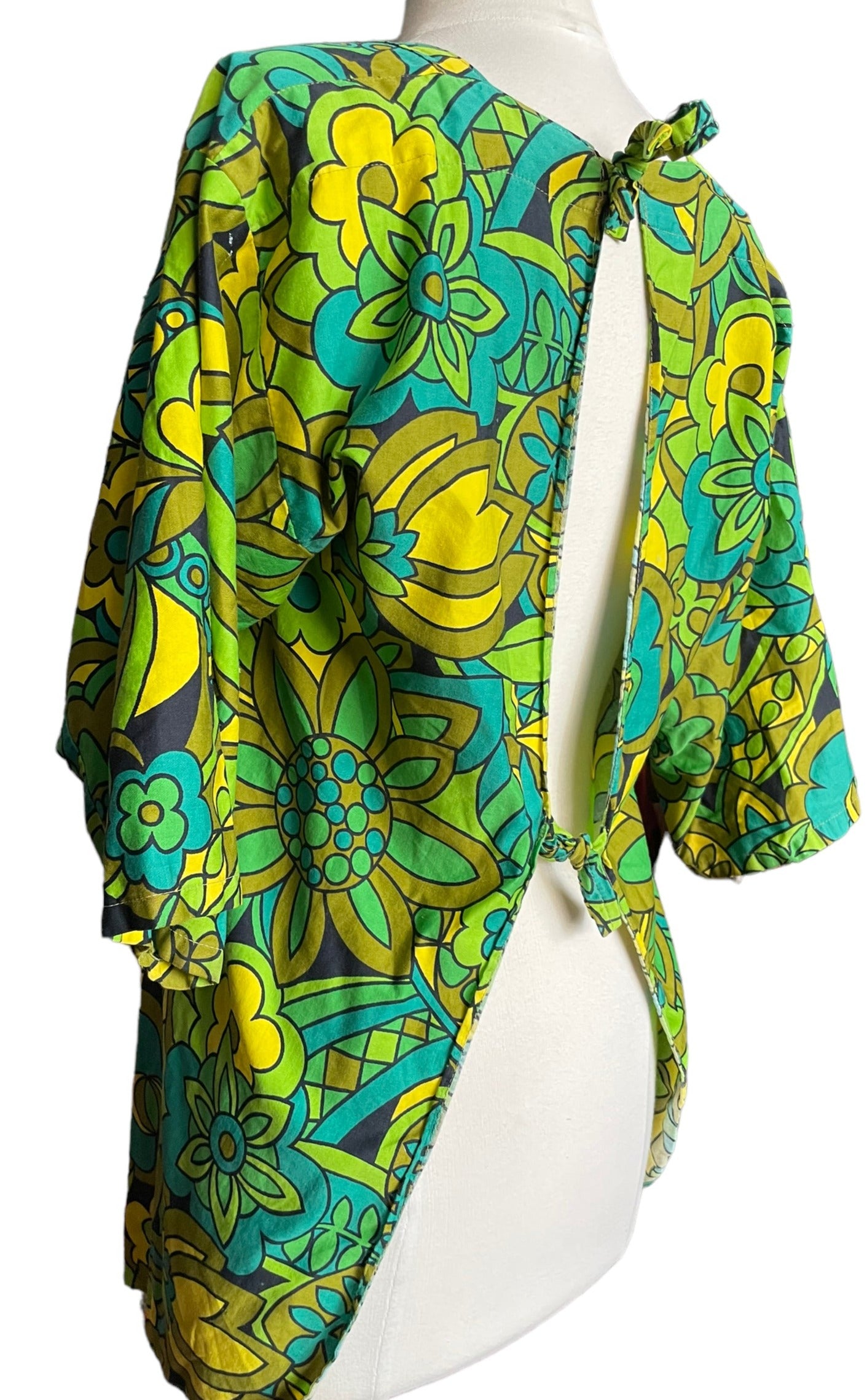 Back left side view of 1970s Design House Smock | Seattle True Vintage | Barn Owl Ladies Vintage