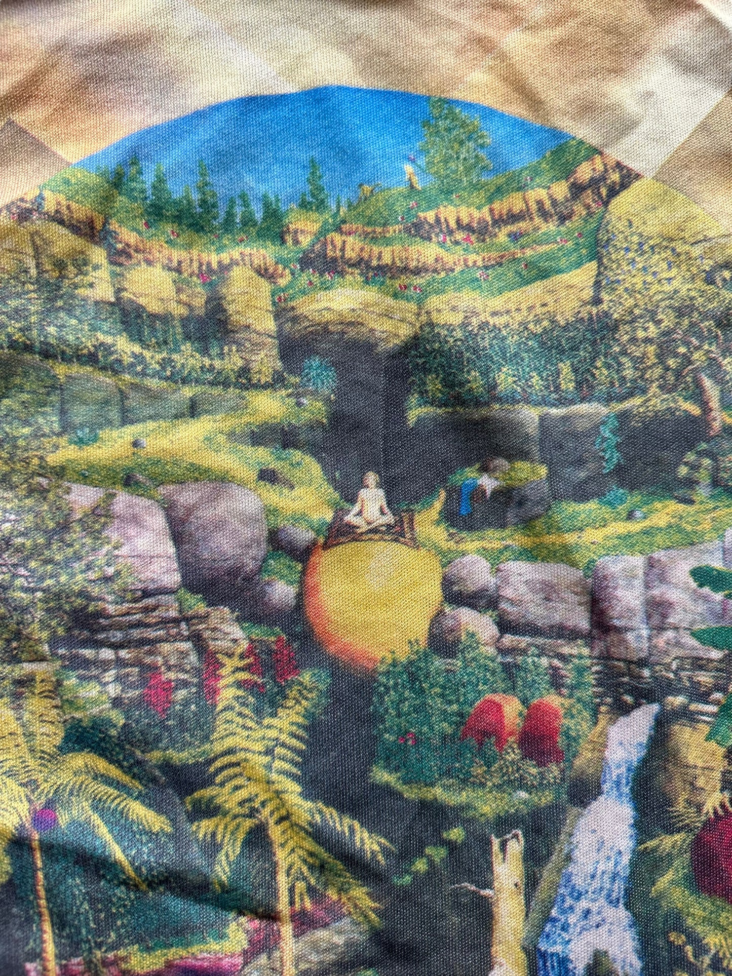Graphic close up 1 of Vintage Hippie Print Poly L/S Tee SZ M | Vintage Art Tee Seattle | Barn Owl Vintage
