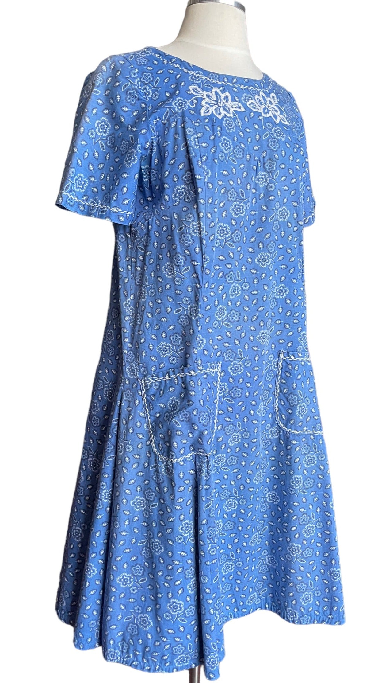 Front right side view of 1950s Bandana Print House Dress | Seattle True Vintage | Barn Owl Vintage Dresses