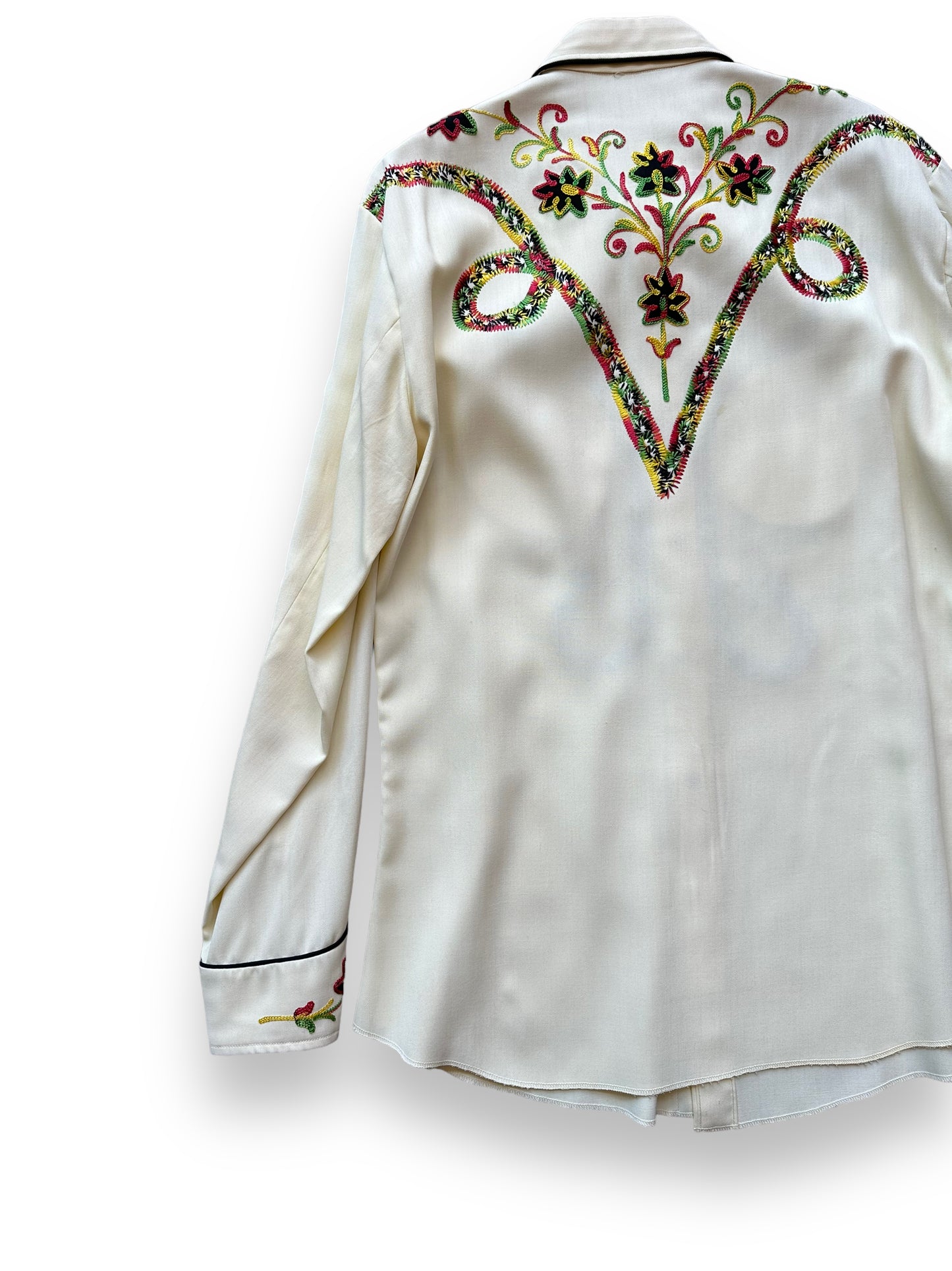 Back left of Vintage California Ranchwear Chainstitched Pearlsnap Western Shirt SZ M | Vintage Chainstitch Gabardine Seattle | Barn Owl Vintage Seattle