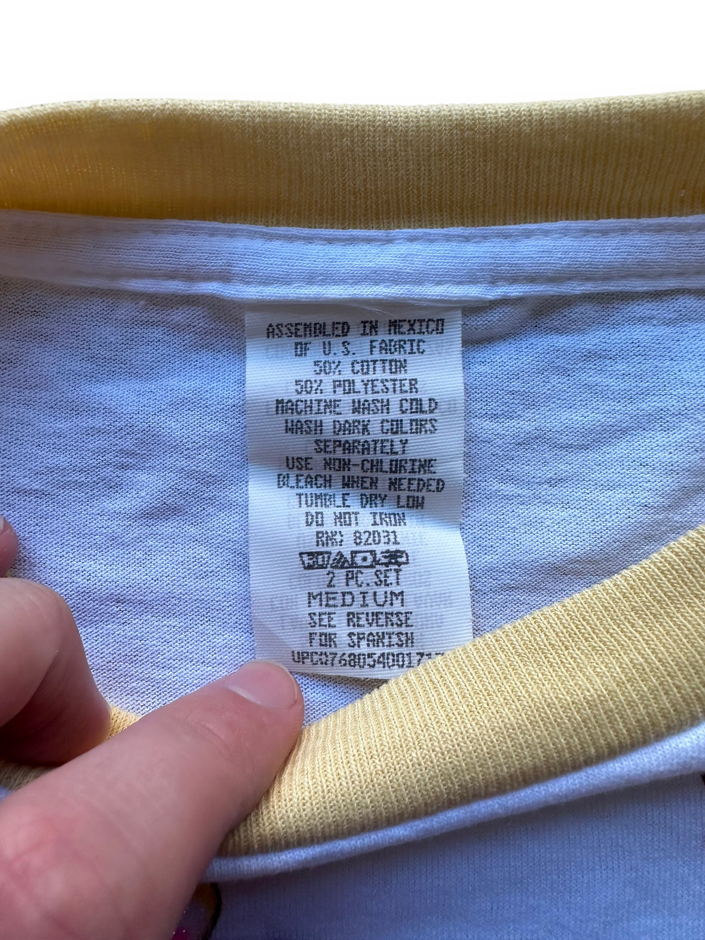 Tag on Vintage Yellow Glitter Cat Ringer Tee SZ M | Vintage Cat Tee Seattle | Barn Owl Vintage