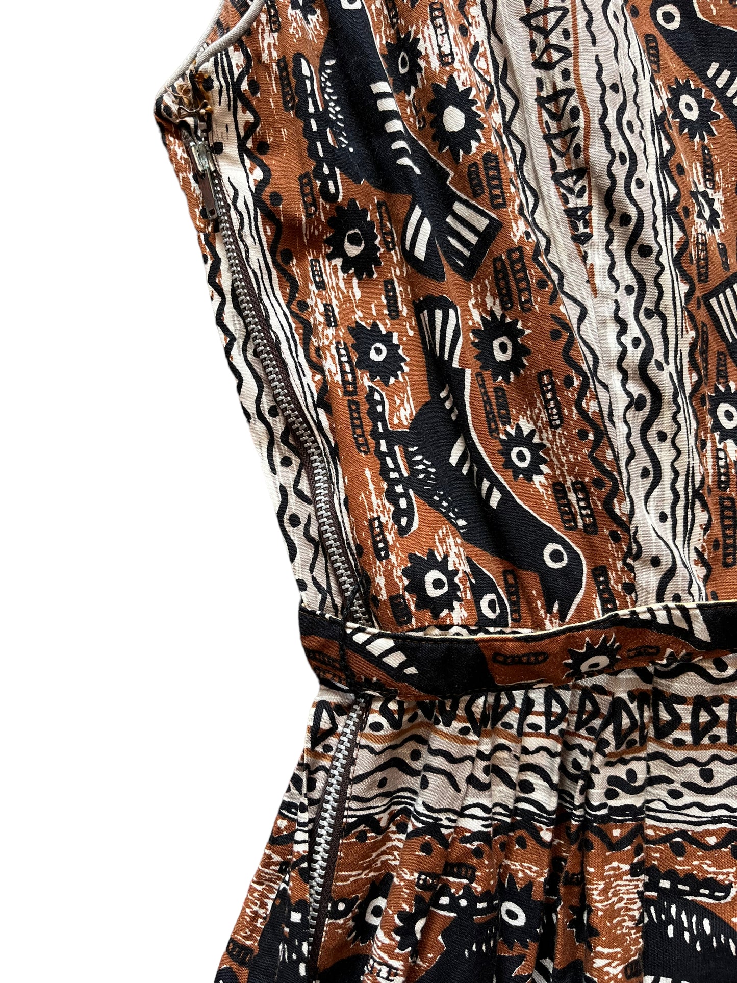 Side zipper view of Vintage 1950s Sun Fashions Hawaiian Dress
