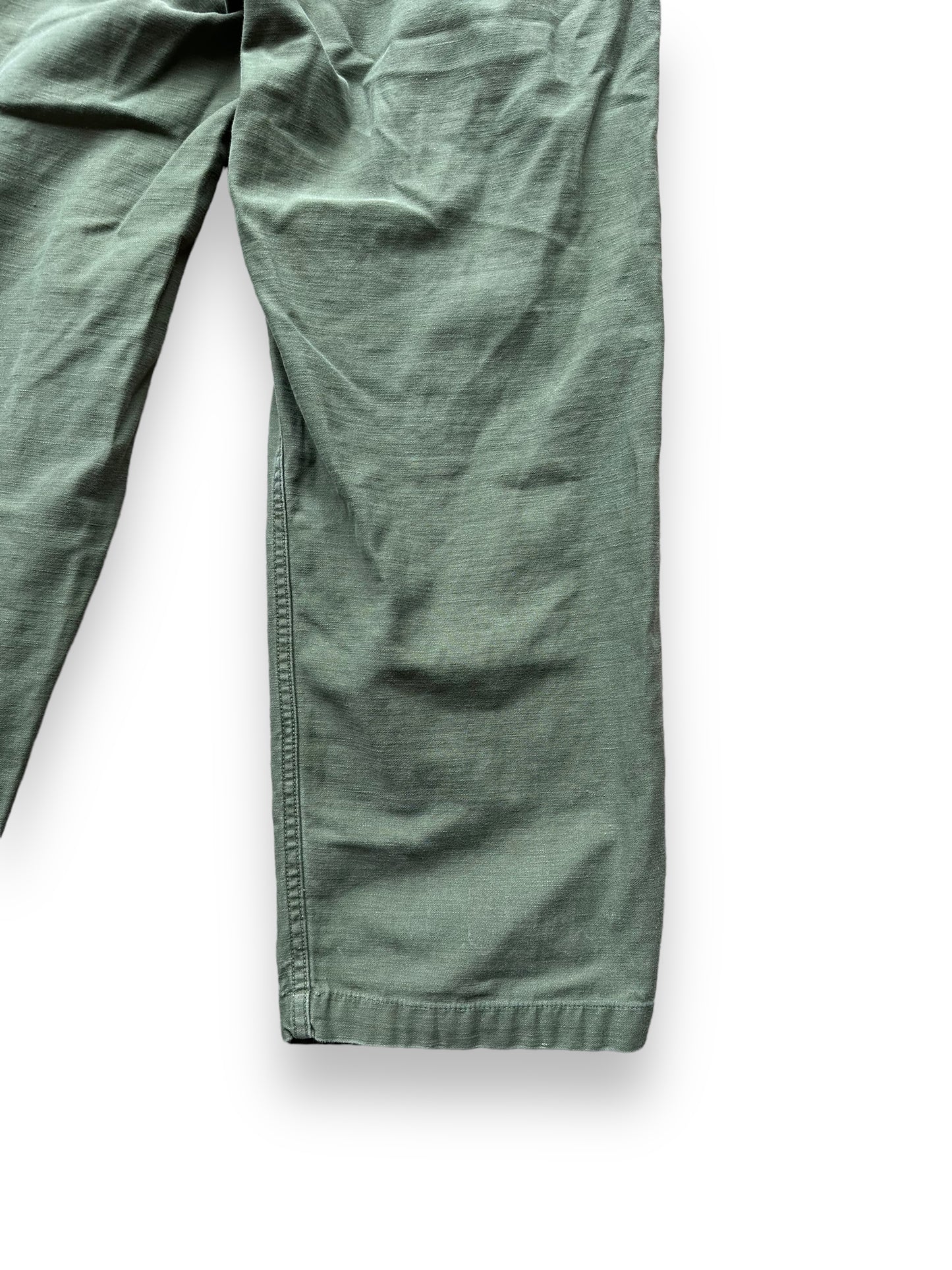 Back right leg on Vintage Sateen OG-107 30 x 27 | Barn Owl Vintage Seattle | Vintage Military Seattle