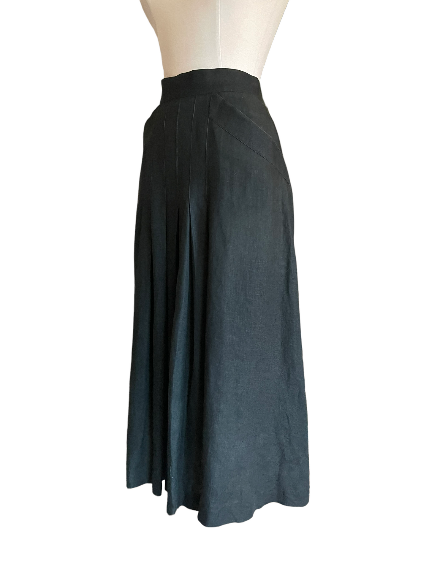 FUll left side view Vintage 1970s Linen Chanel Skirt | Barn Owl VIntage | Vintage Seattle Skirts