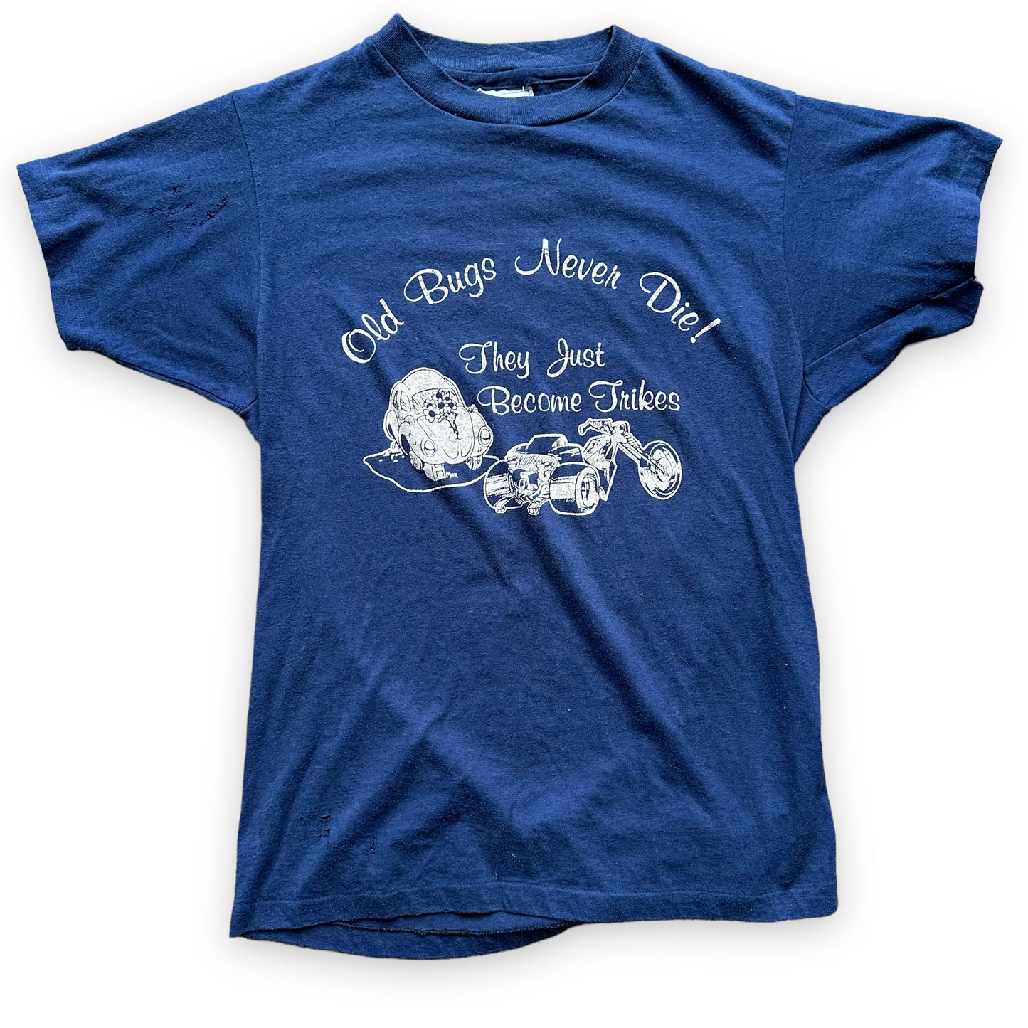 Front View of Vintage Old Bugs Never Die Tee SZ M | Barn Owl Vintage Seattle | Vintage VW Bugs Tees